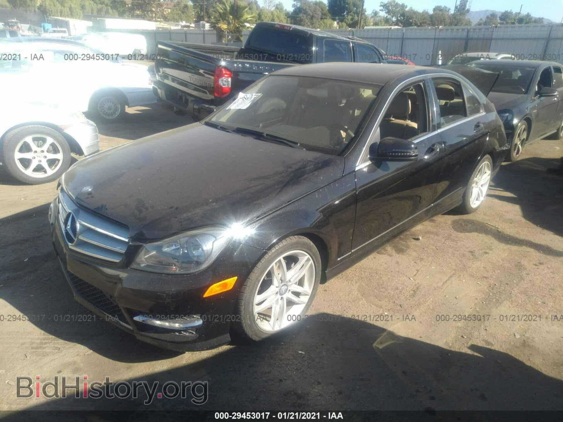 2013 MERCEDES-BENZ C-CLASS - VIN: WDDGF4HB1DA779893 - Фото 2