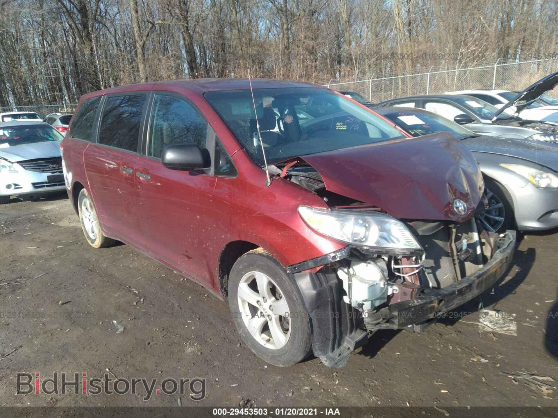 Photo 5TDKA3DC0BS006554 - TOYOTA SIENNA 2011