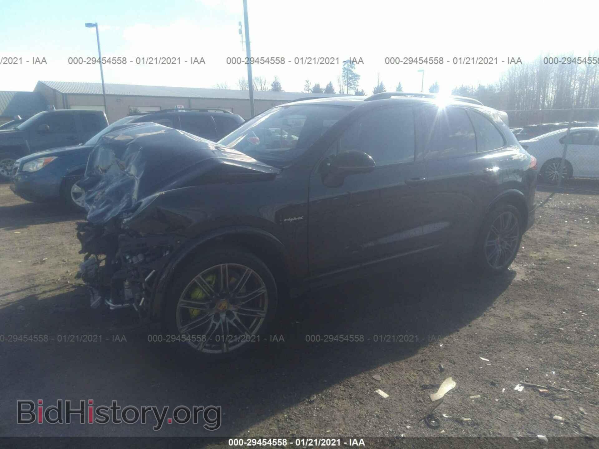 2017 PORSCHE CAYENNE - VIN: WP1AE2A25HLA76274 - Фото 2