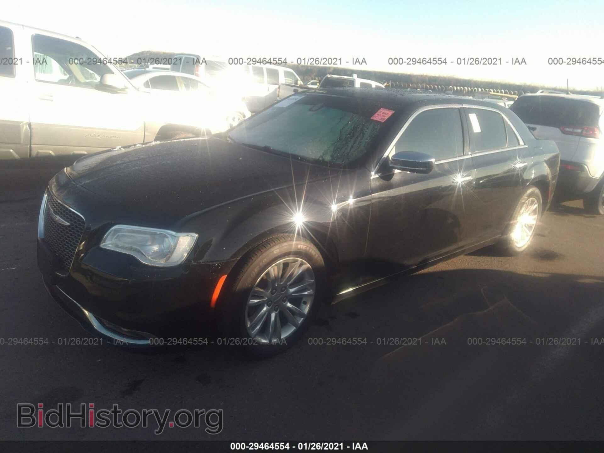 2017 CHRYSLER 300 - VIN: 2C3CCAEG2HH564261 - Фото 2
