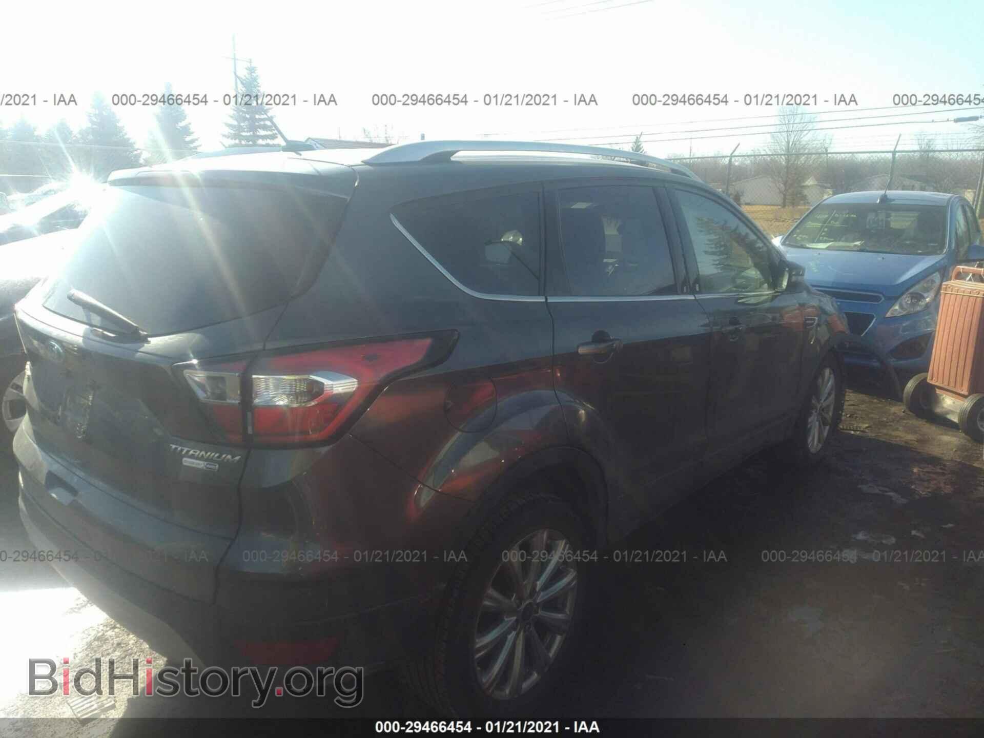 2017 Ford ESCAPE (VIN 1FMCU9JD6HUC77212) — фото 4 из 11