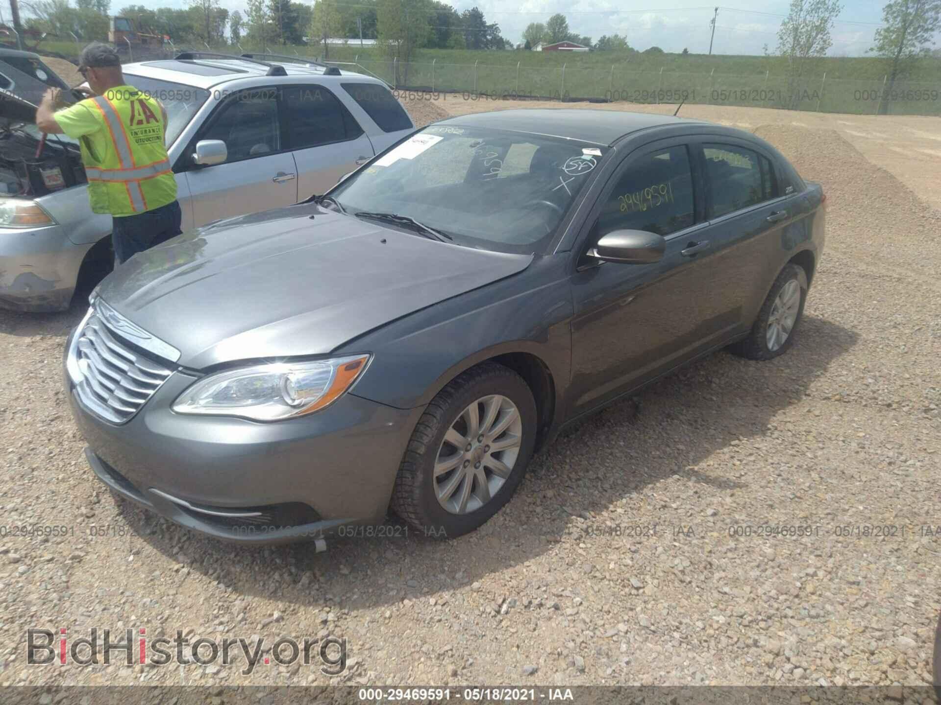 2013 CHRYSLER 200 - VIN: 1C3CCBBB3DN569856 - Фото 2