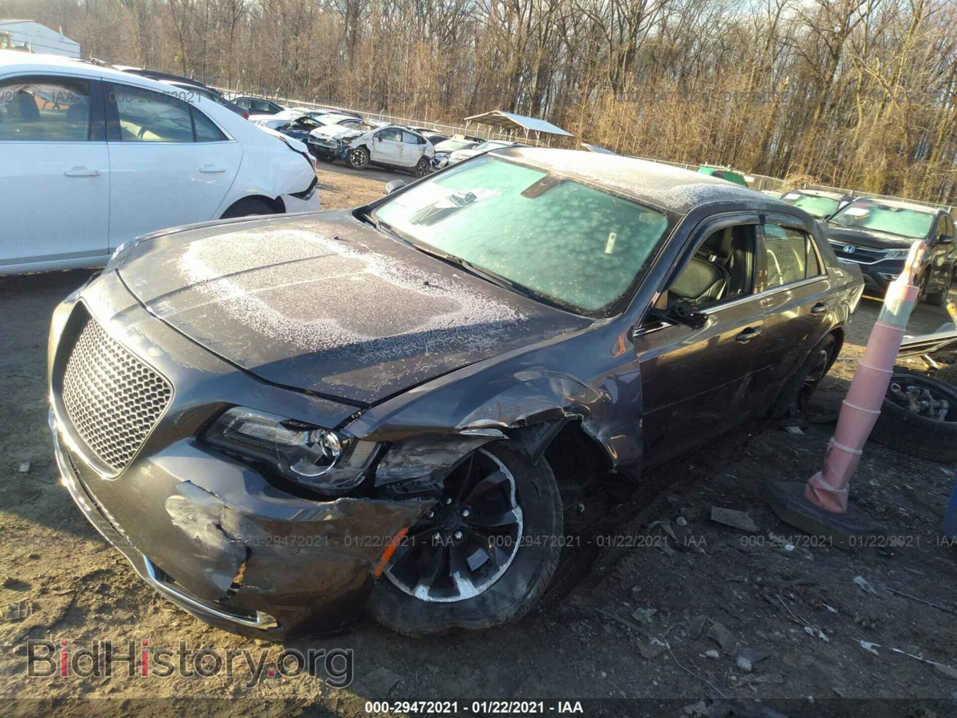 2016 CHRYSLER 300 - VIN: 2C3CCAAG5GH151402 - Photo 2