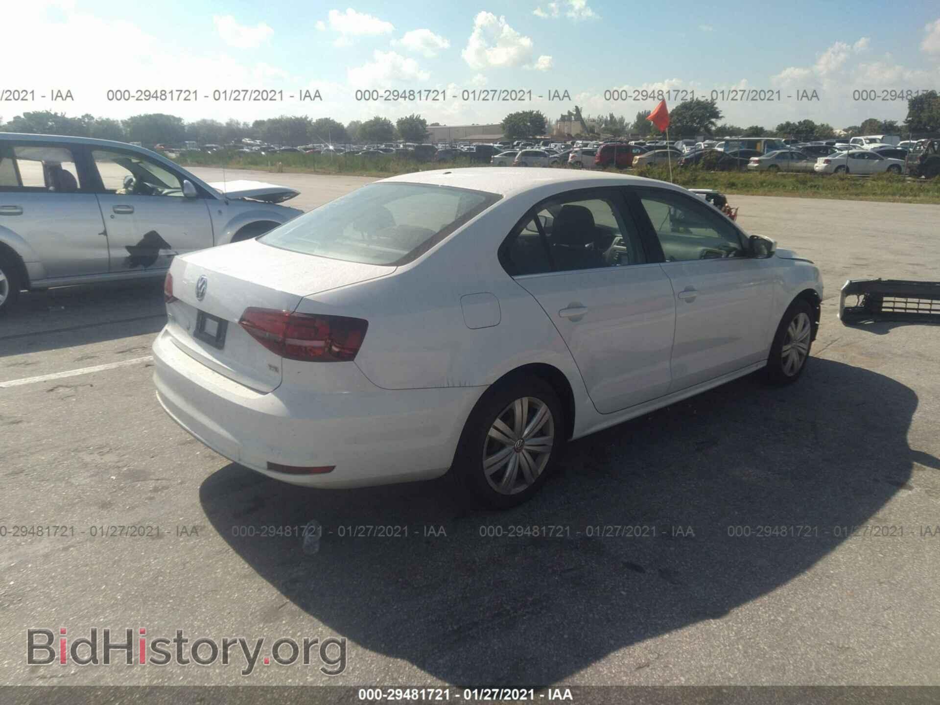 2017 VOLKSWAGEN JETTA - VIN: 3VW2B7AJ9HM403483 - Фото 4