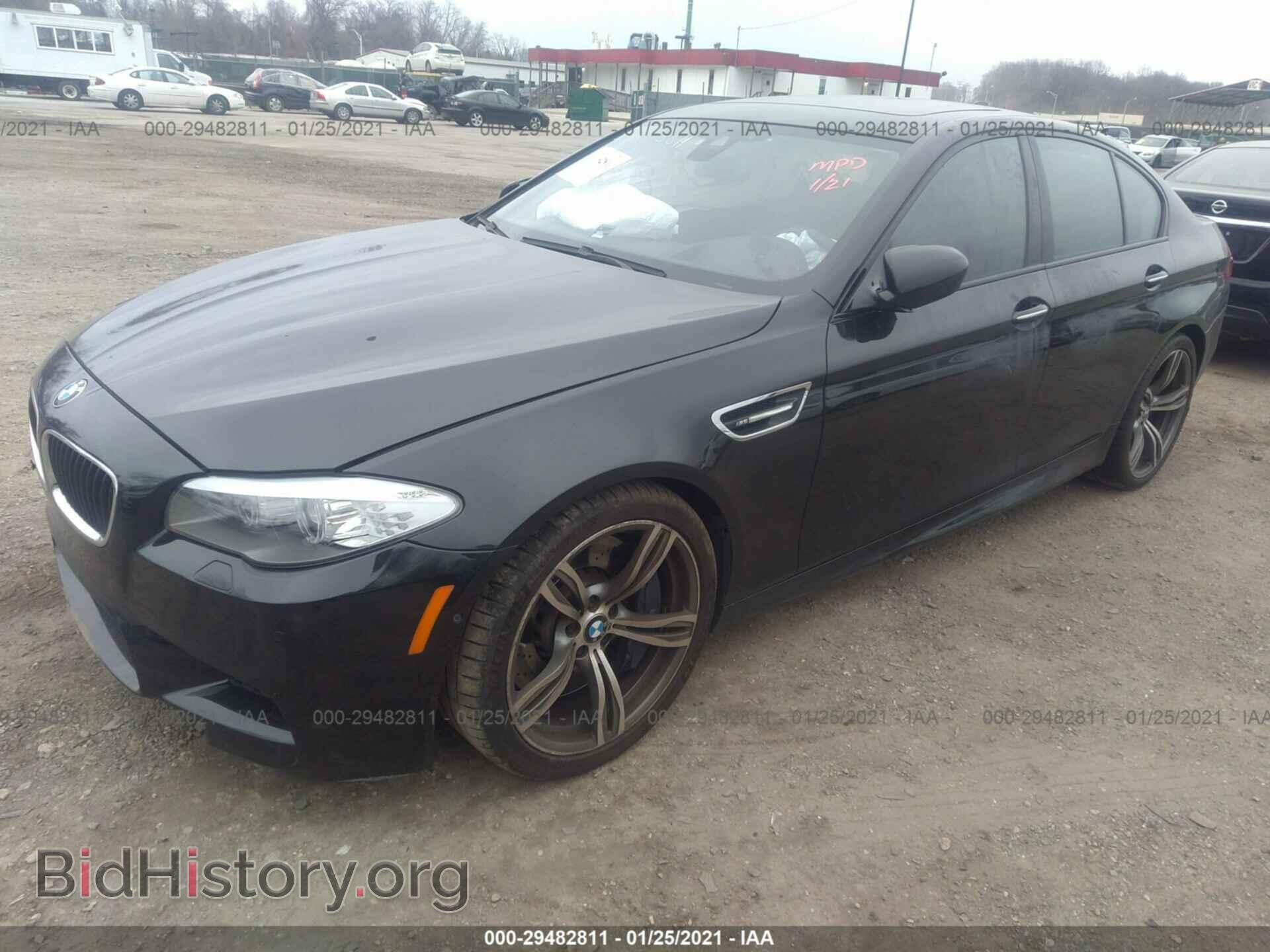 2013 BMW M5 - VIN: WBSFV9C57DC773066 - Фото 2
