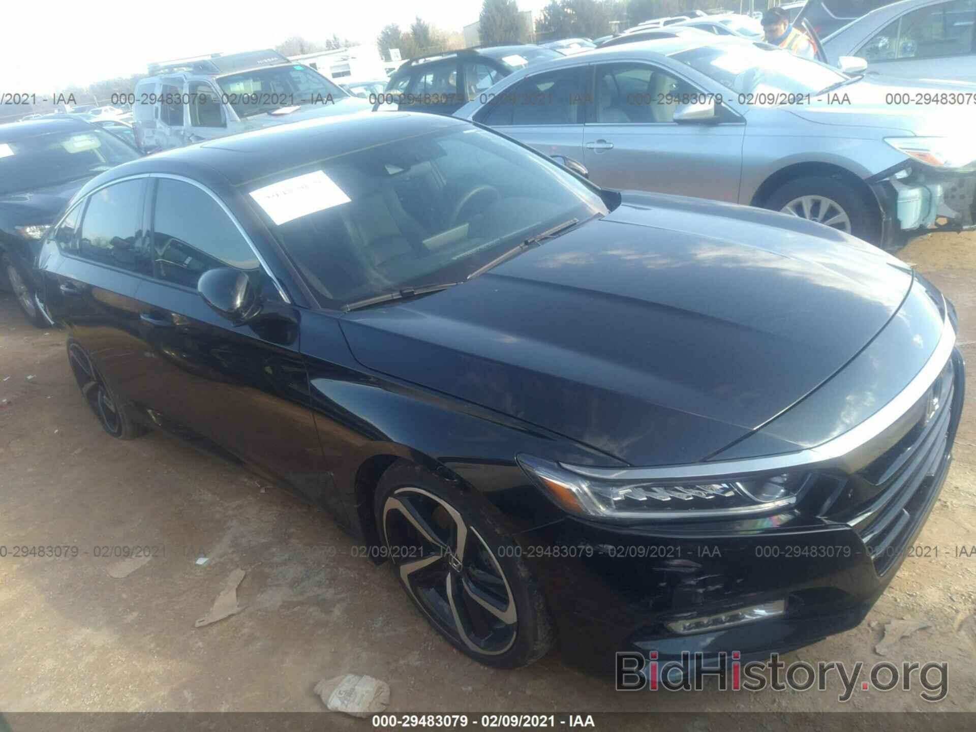 Photo 1HGCV2F36JA039023 - HONDA ACCORD SEDAN 2018