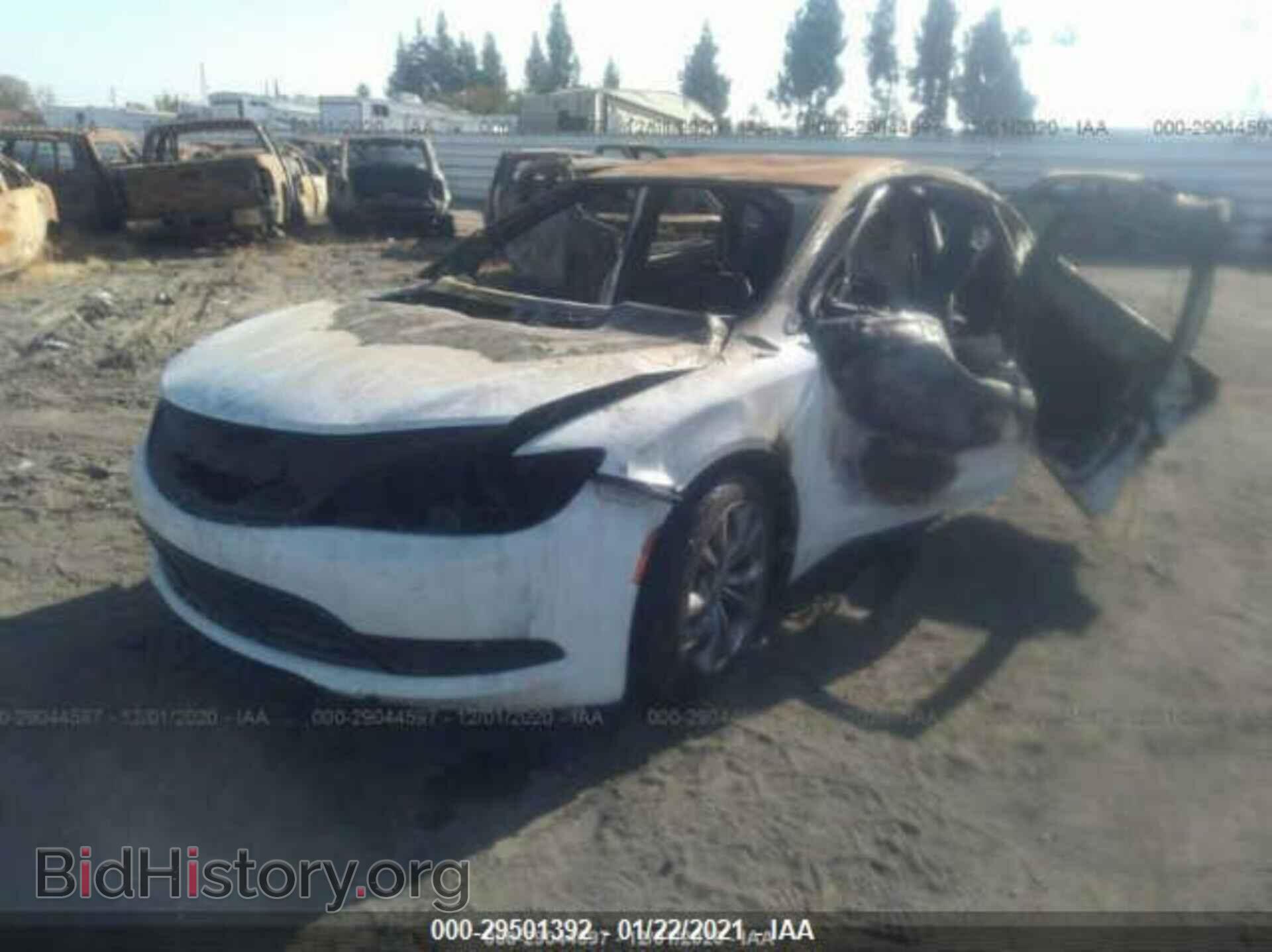 2015 CHRYSLER 200 - VIN: 1C3CCCBB0FN625440 - Фото 2