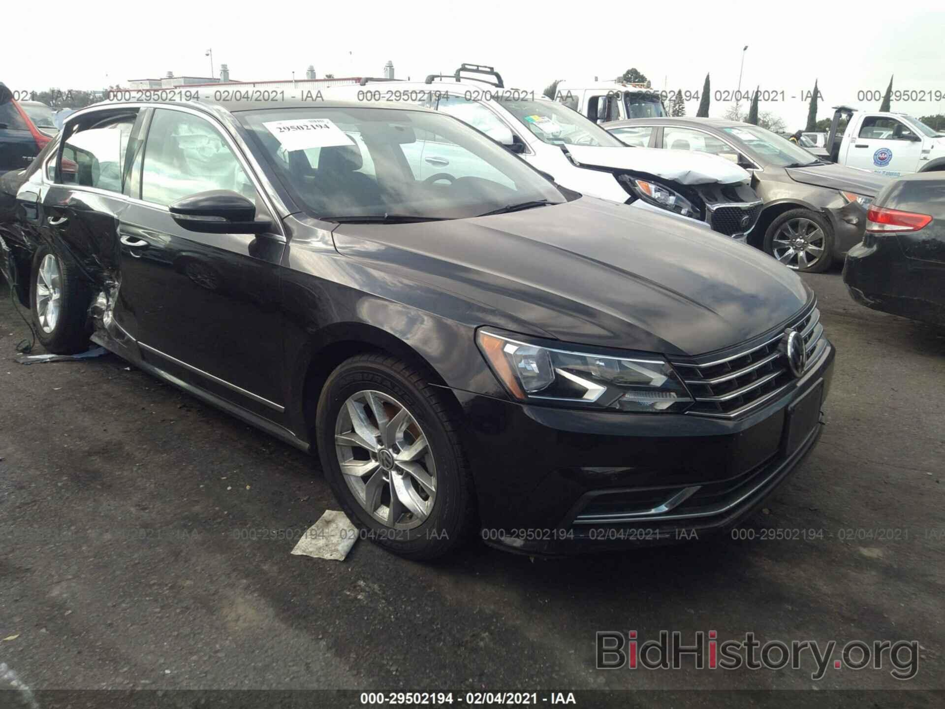 Photo 1VWAT7A32HC009478 - VOLKSWAGEN PASSAT 2017