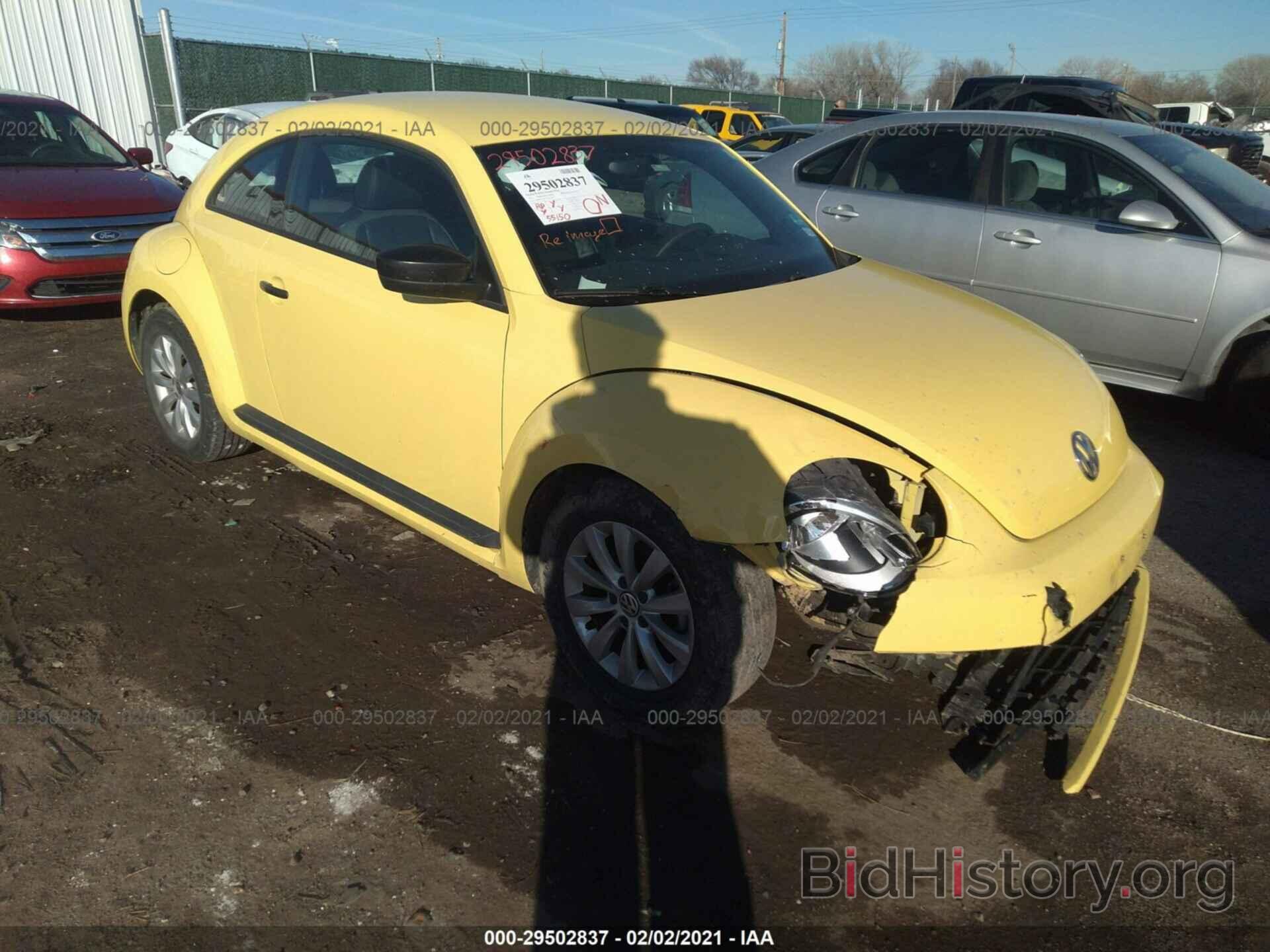 Photo 3VWF17AT6FM637812 - VOLKSWAGEN BEETLE COUPE 2015