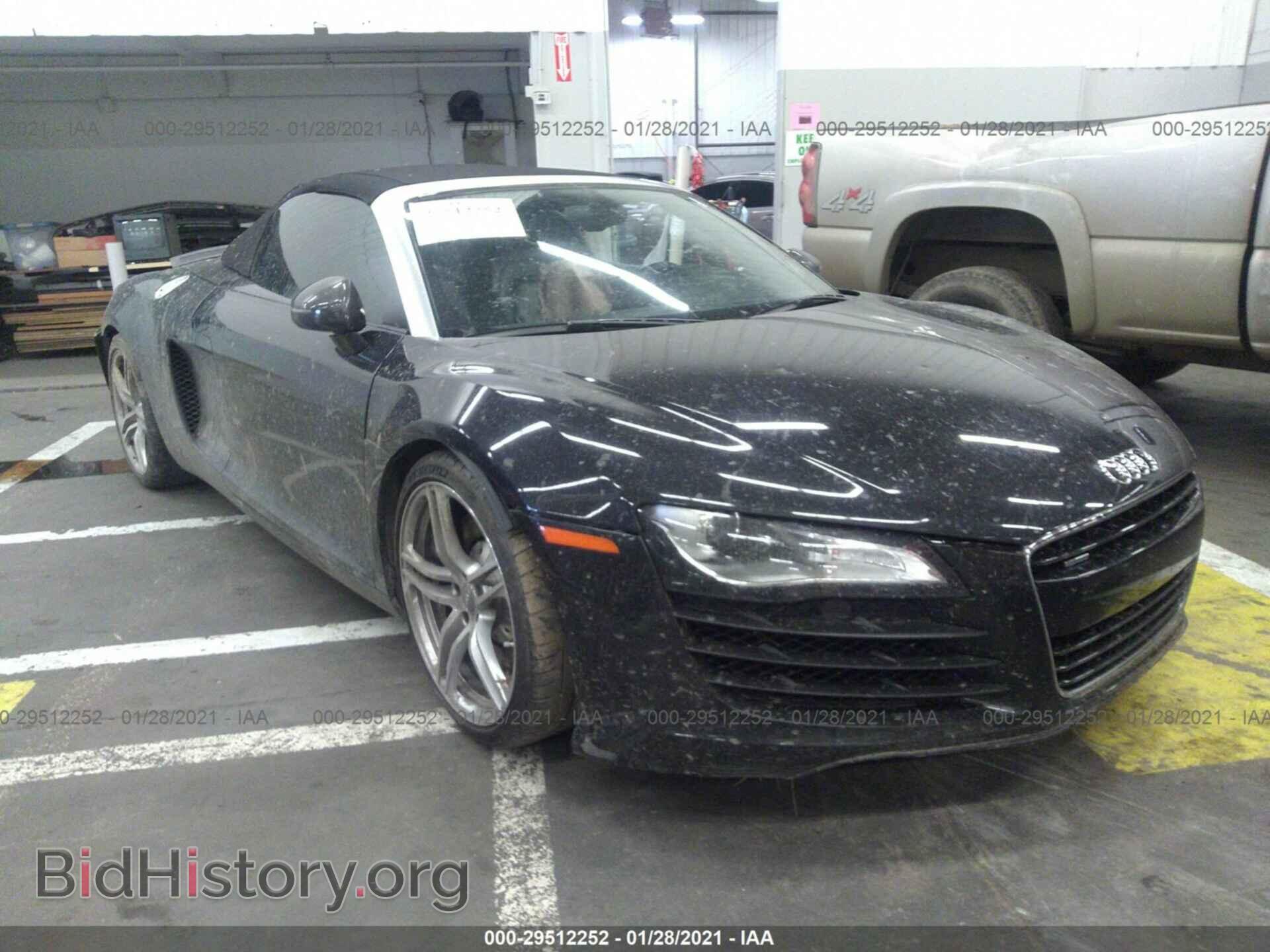 Photo WUASUAFG4BN002480 - AUDI R8 2011