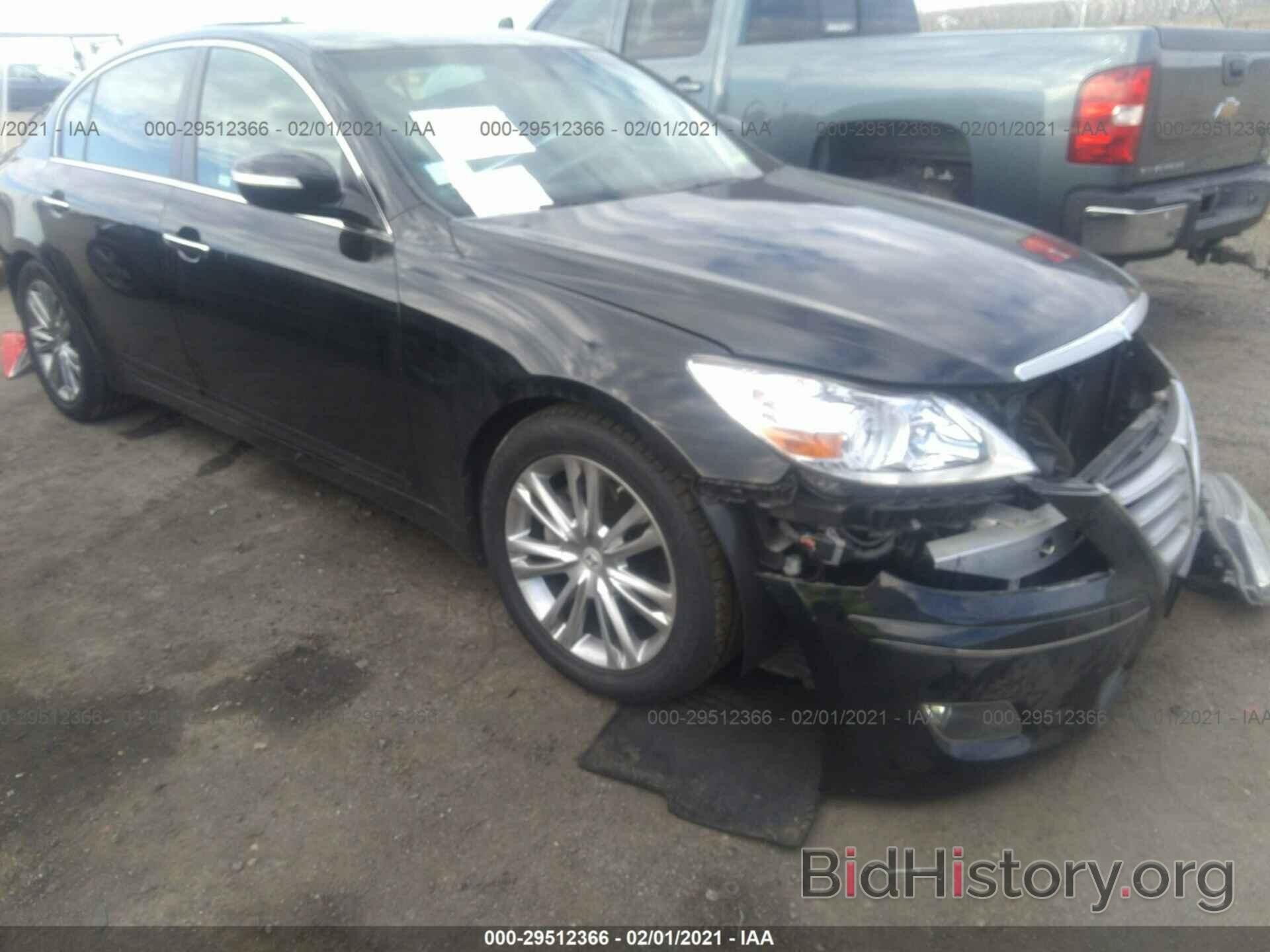 Photo KMHGC4DE8BU121806 - HYUNDAI GENESIS 2011