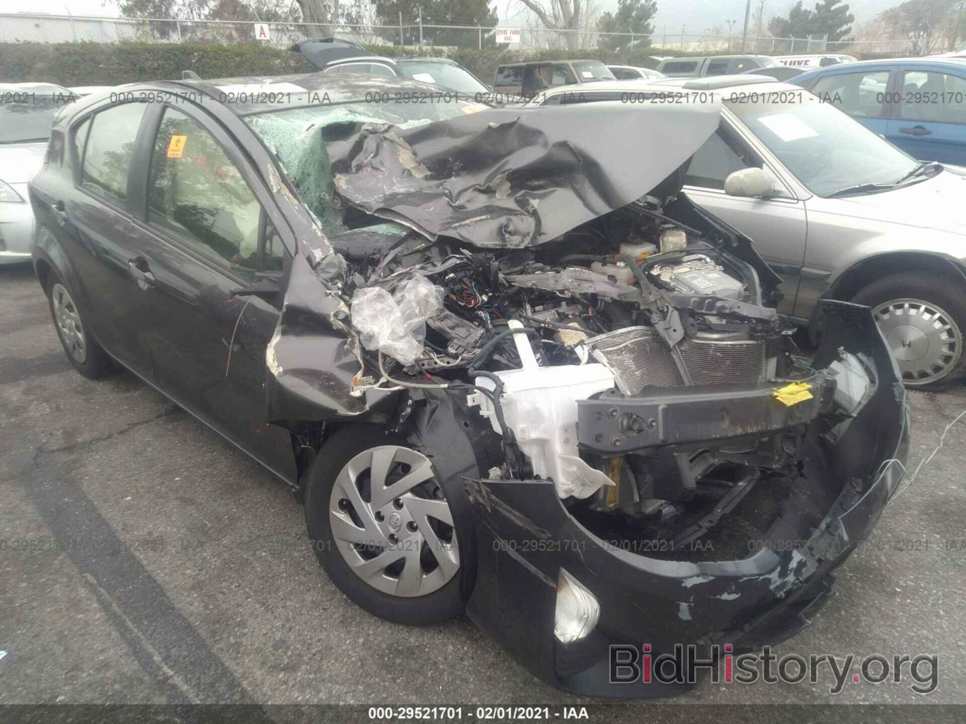 Photo JTDKDTB37G1134532 - TOYOTA PRIUS C 2016