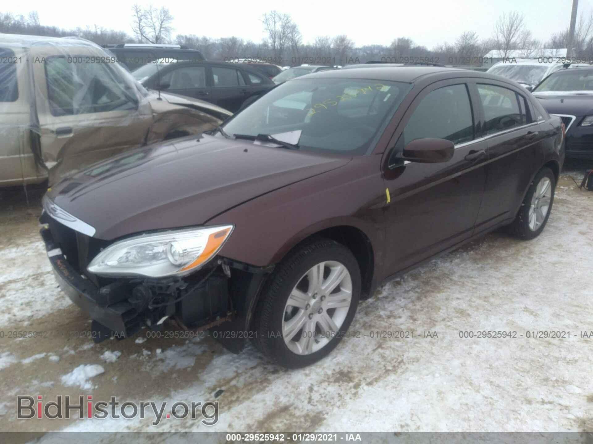 2013 CHRYSLER 200 - VIN: 1C3CCBAB8DN715105 - Фото 2
