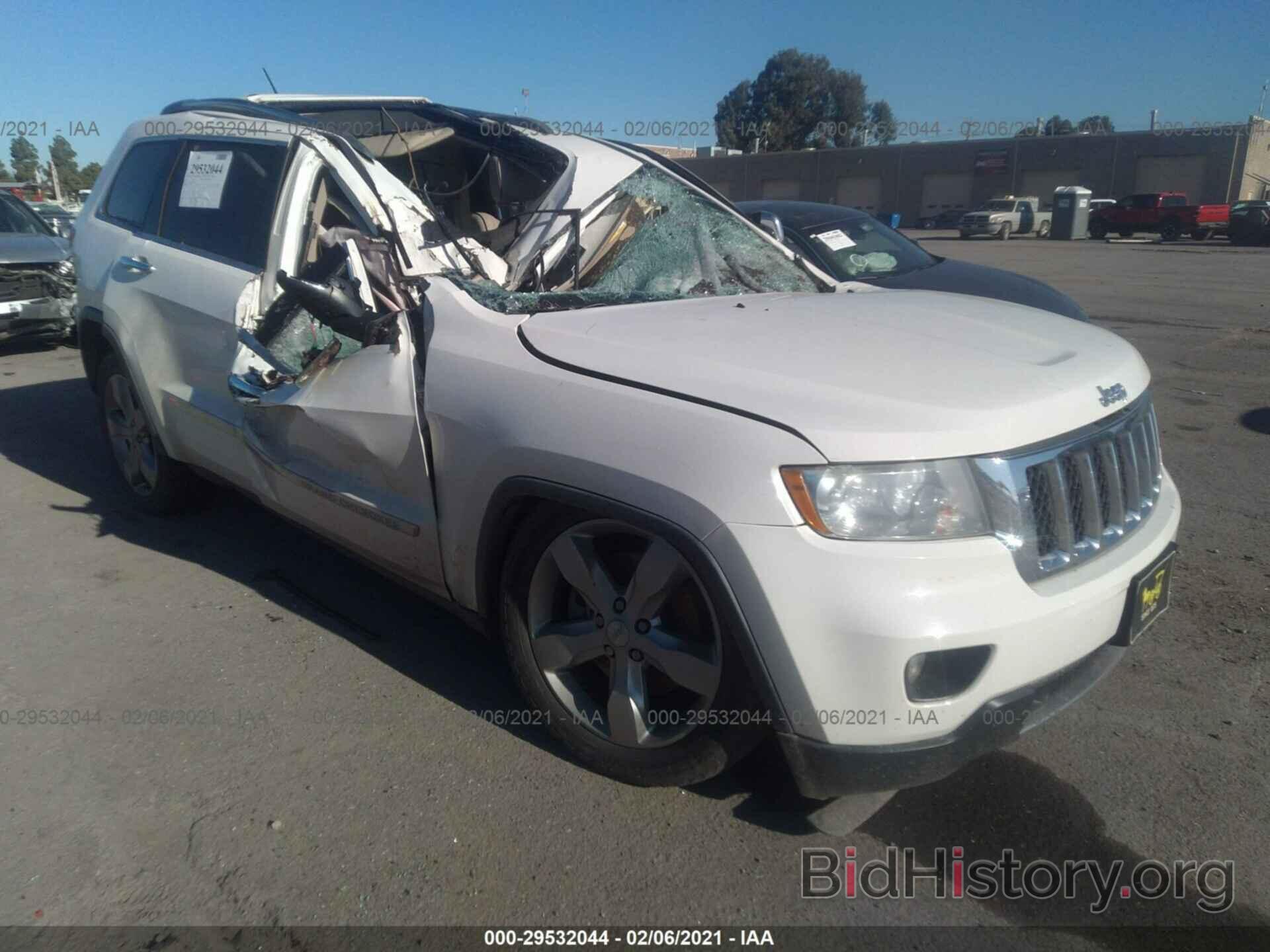 Photo 1J4RR6GT7BC686842 - JEEP GRAND CHEROKEE 2011