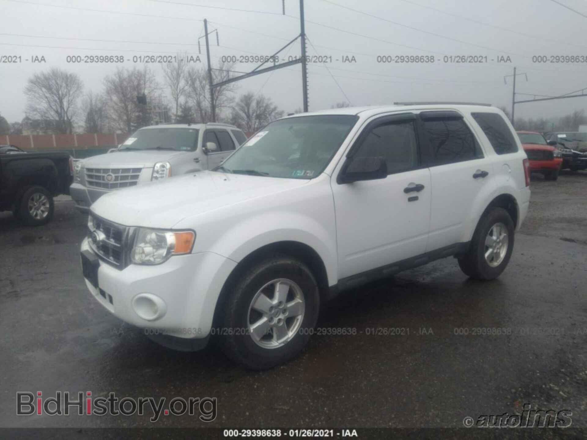 2011 FORD ESCAPE - VIN: 1FMCU0D76BKA75829 - Фото 3