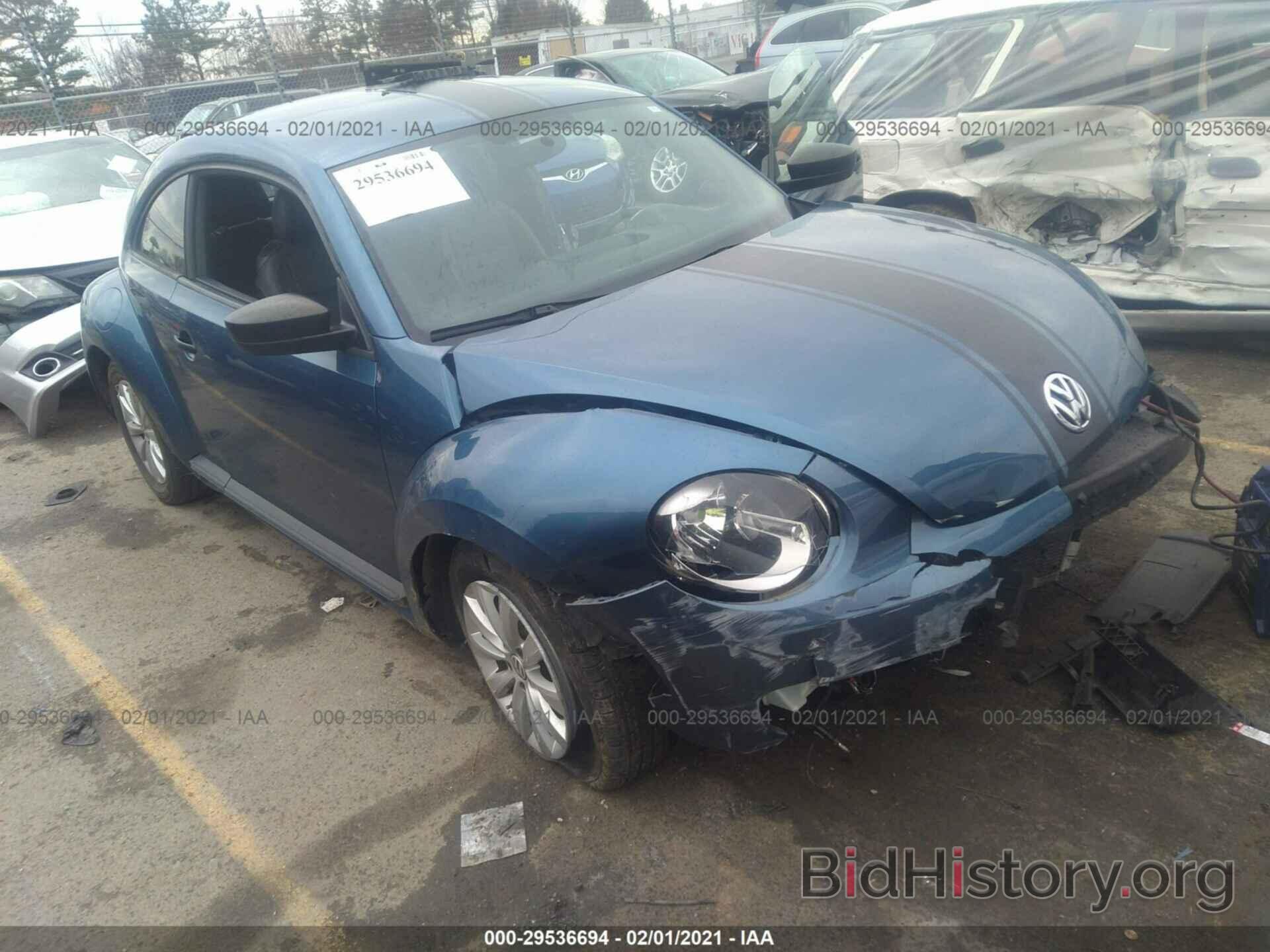 Photo 3VWF17AT9GM605700 - VOLKSWAGEN BEETLE COUPE 2016