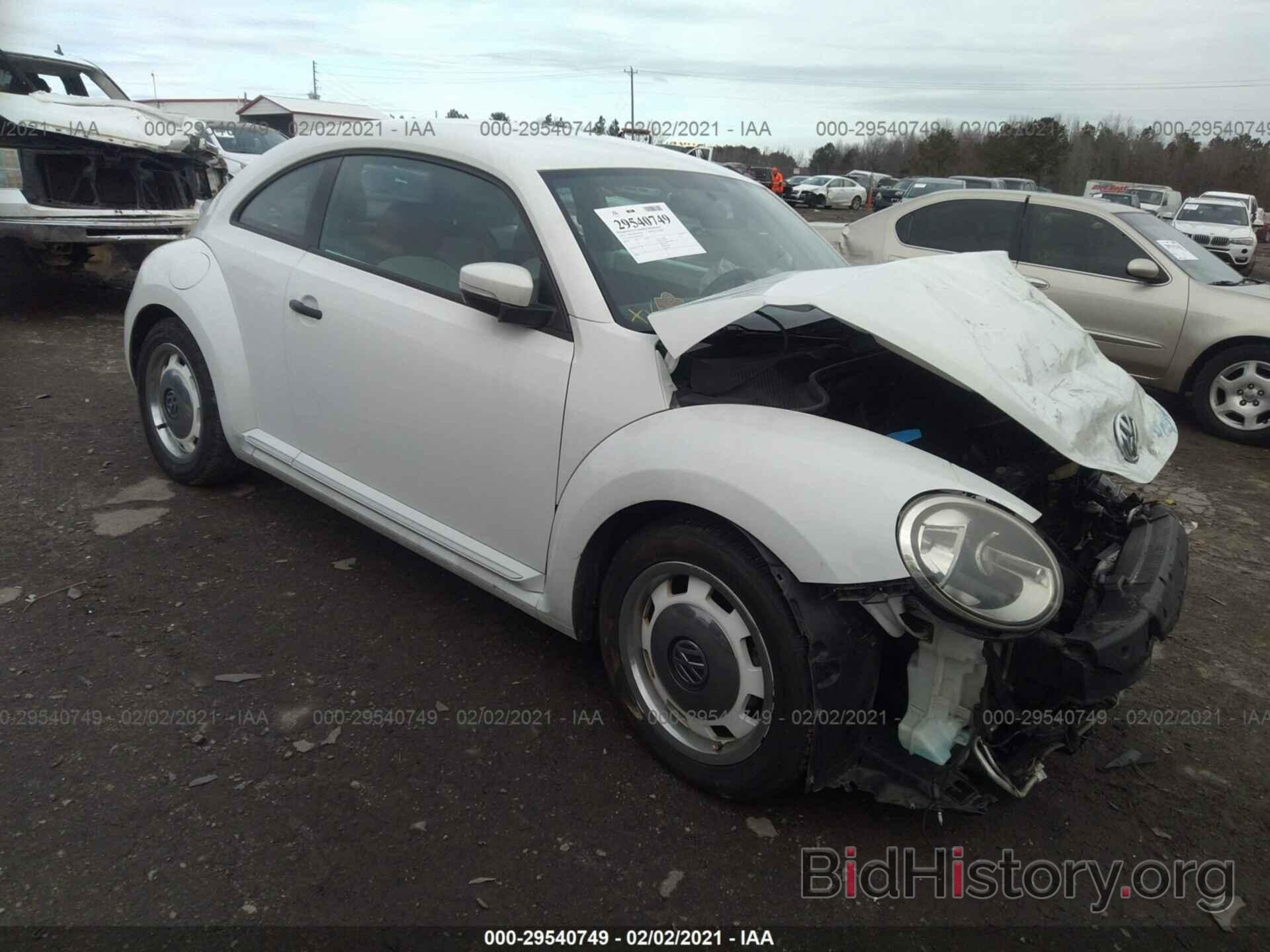 Photo 3VWF17AT8GM637876 - VOLKSWAGEN BEETLE COUPE 2016