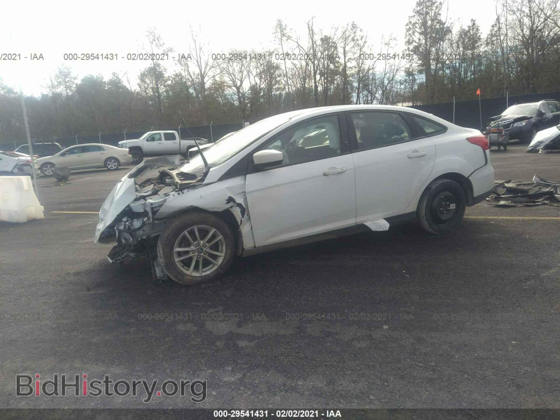 2018 FORD FOCUS - VIN: 1FADP3F29JL238152 - Фото 2