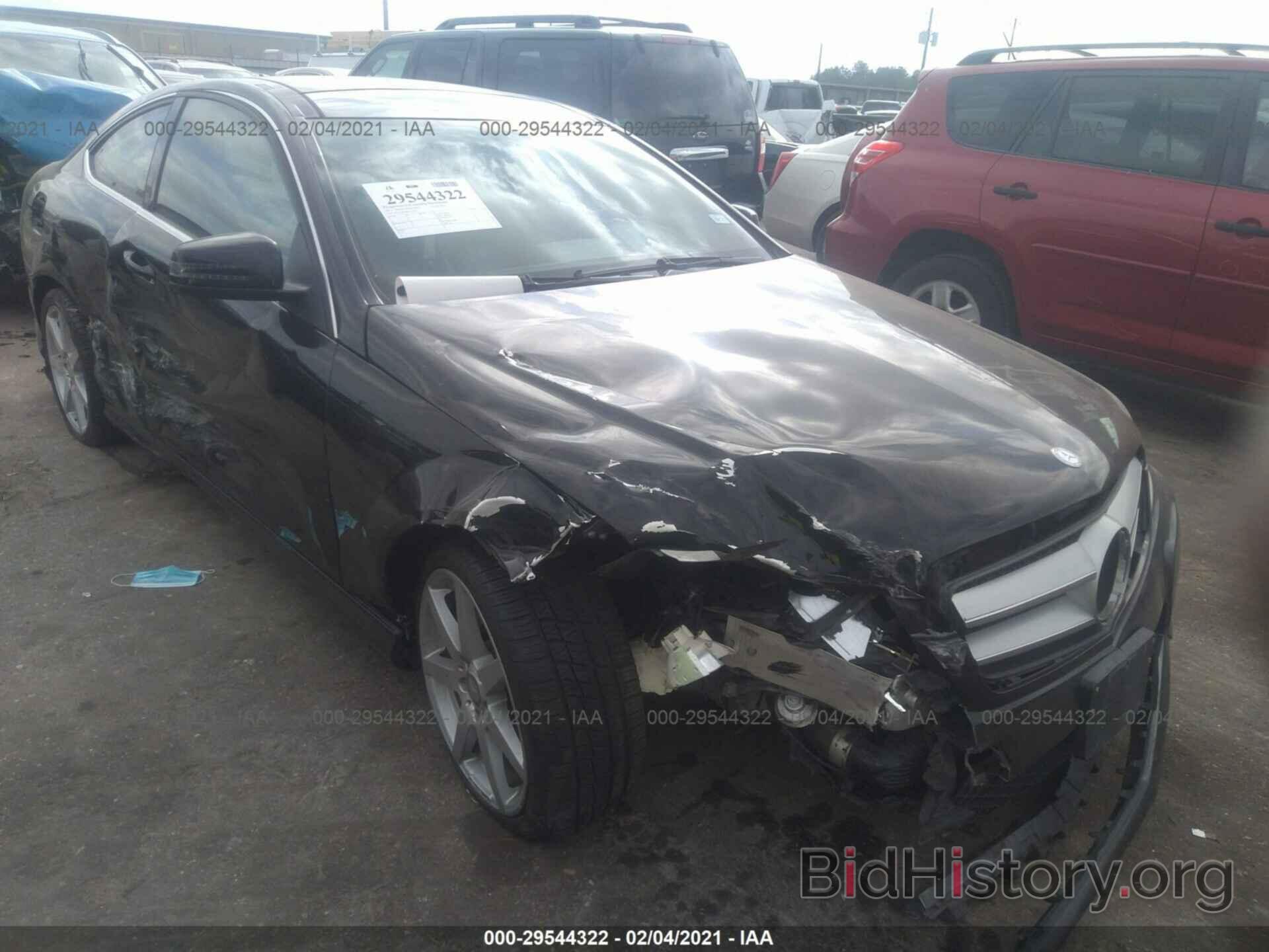 Photo WDDGJ4HB6DG100275 - MERCEDES-BENZ C-CLASS 2013