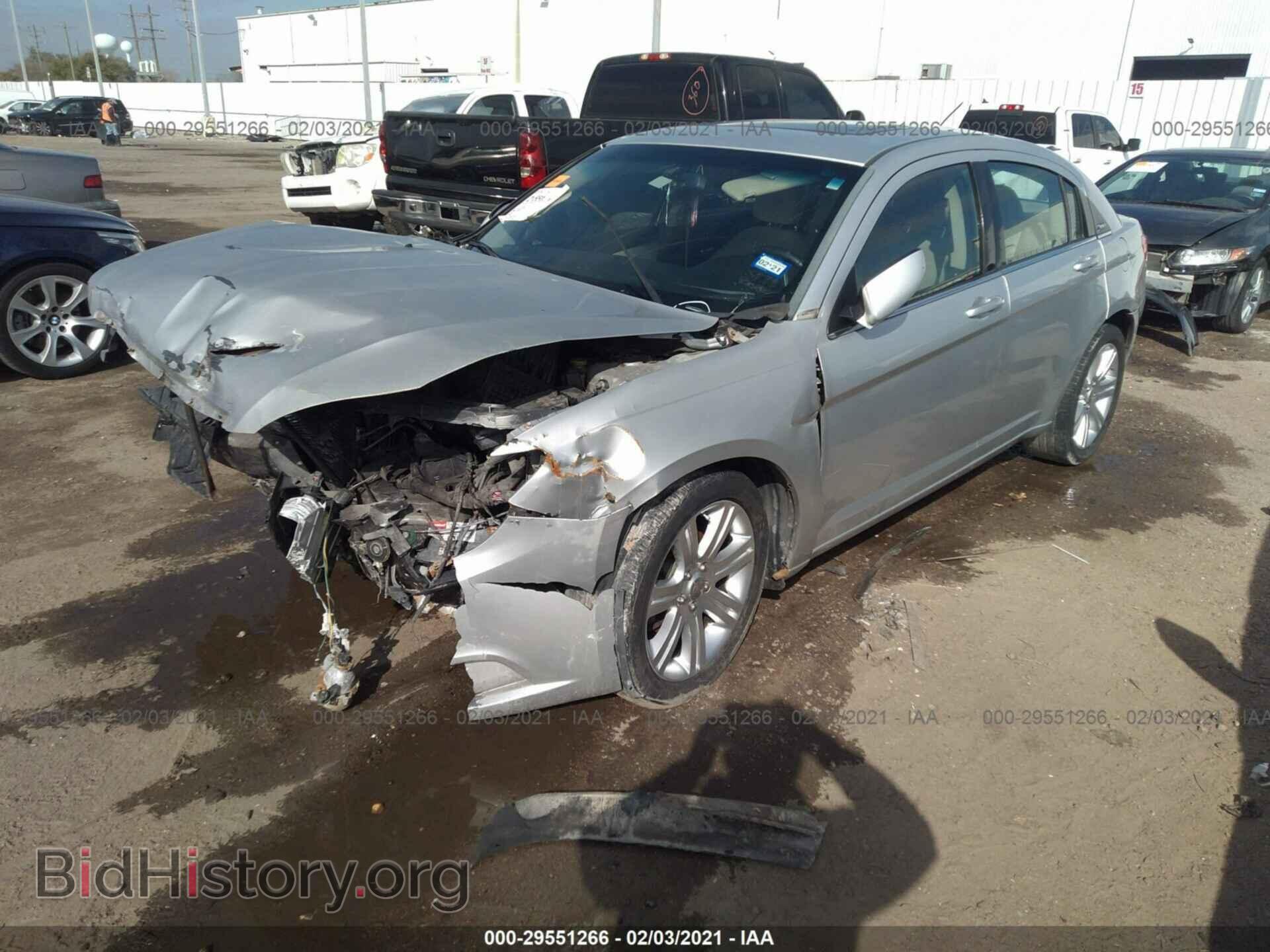 2012 CHRYSLER 200 - VIN: 1C3CCBBB1CN302598 - Photo 2