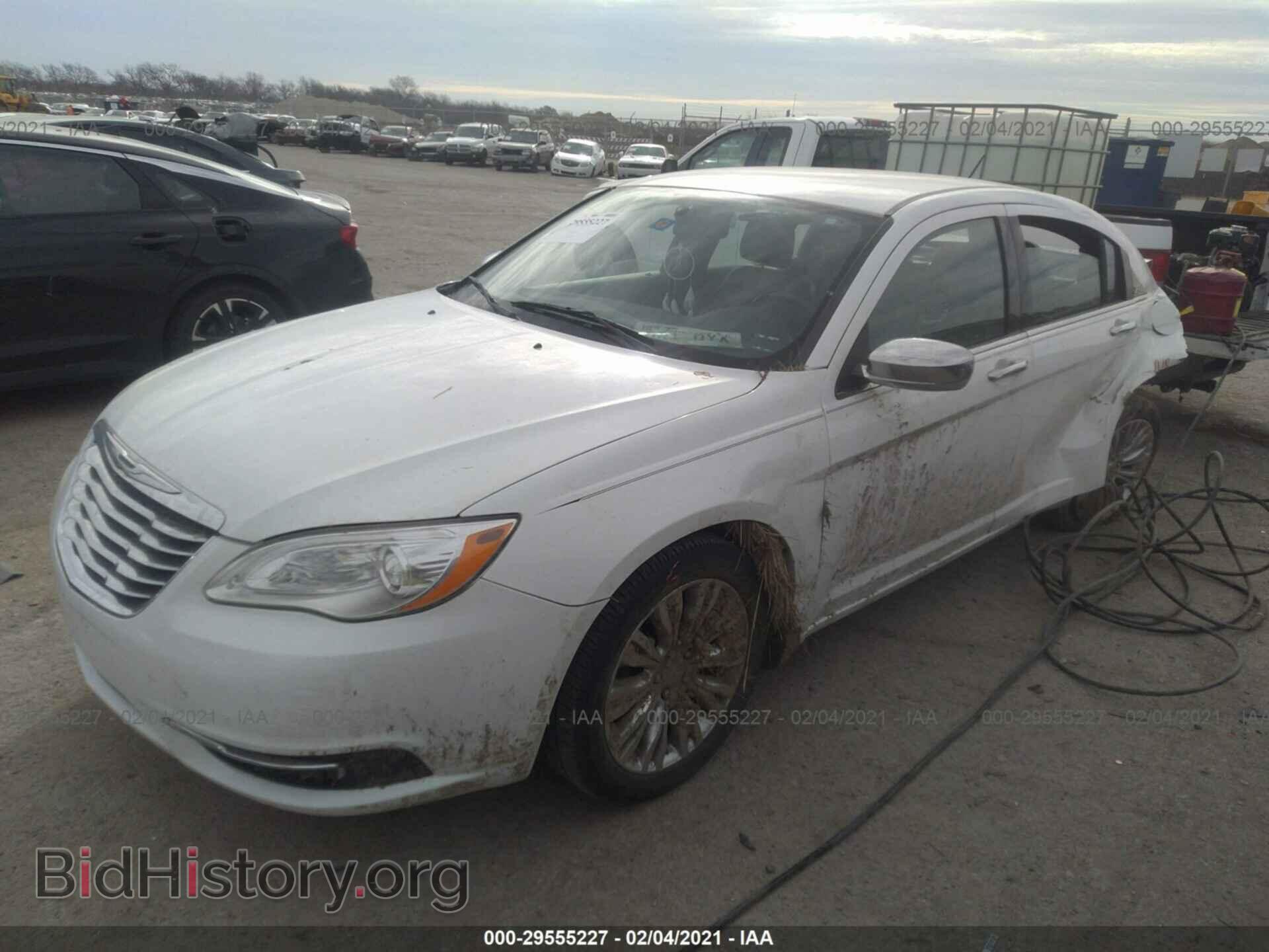 2011 CHRYSLER 200 - VIN: 1C3BC2FB1BN612240 - Фото 2