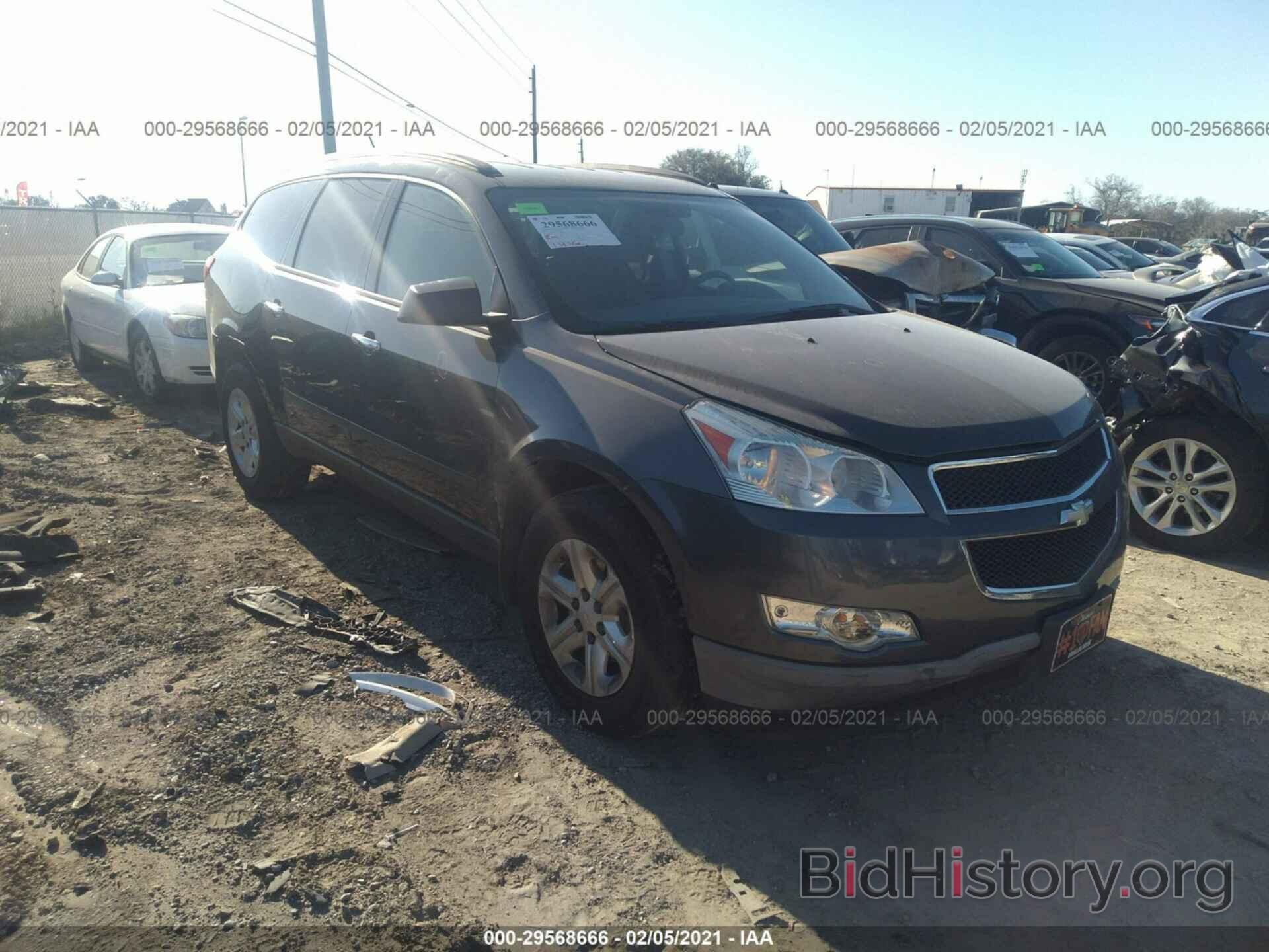 Photo 1GNKRFED2CJ393017 - CHEVROLET TRAVERSE 2012