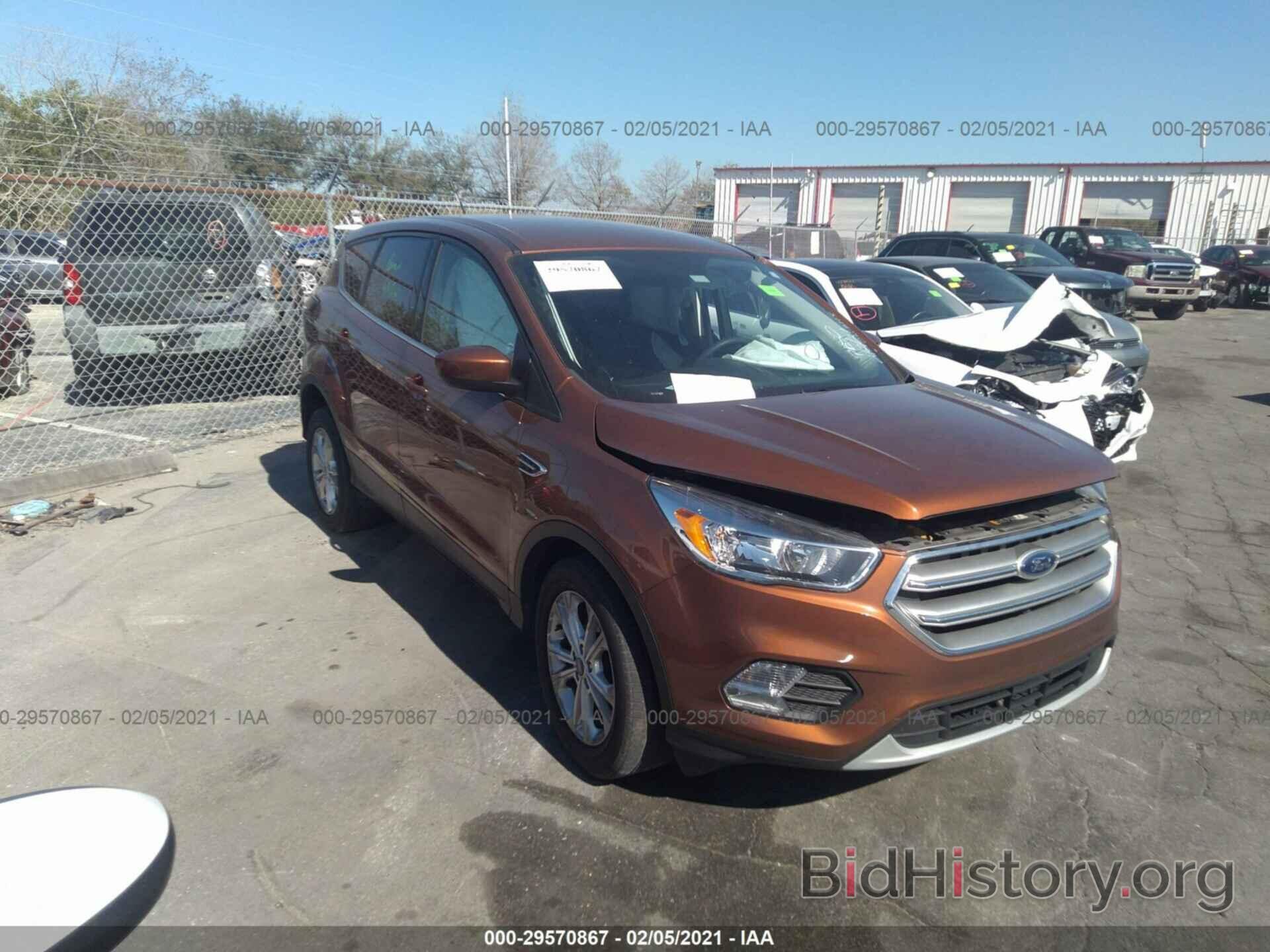 Фотография 1FMCU0GD2HUC94804 - FORD ESCAPE 2017