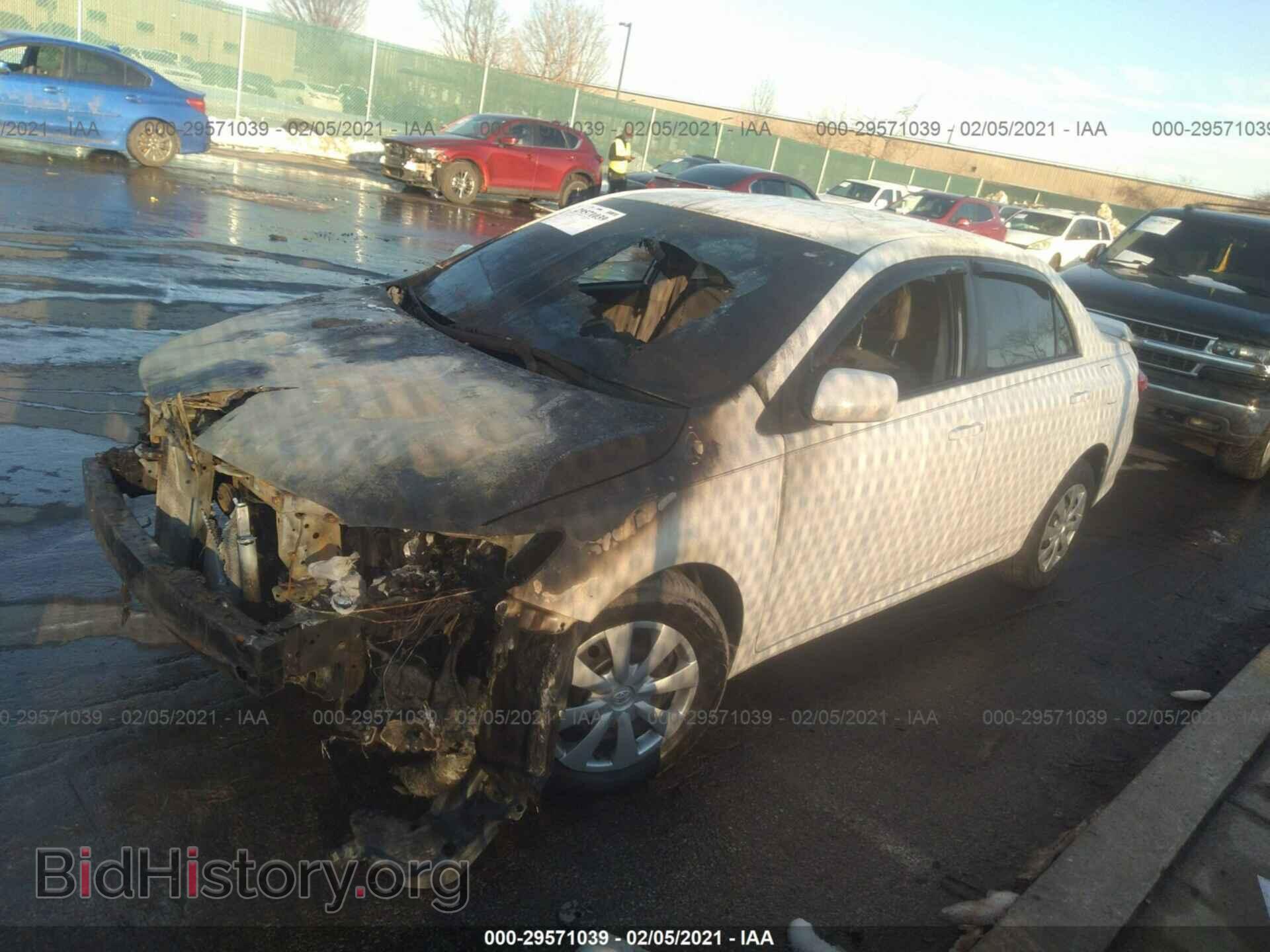 2011 TOYOTA COROLLA - VIN: 2T1BU4EE7BC711230 - Фото 2