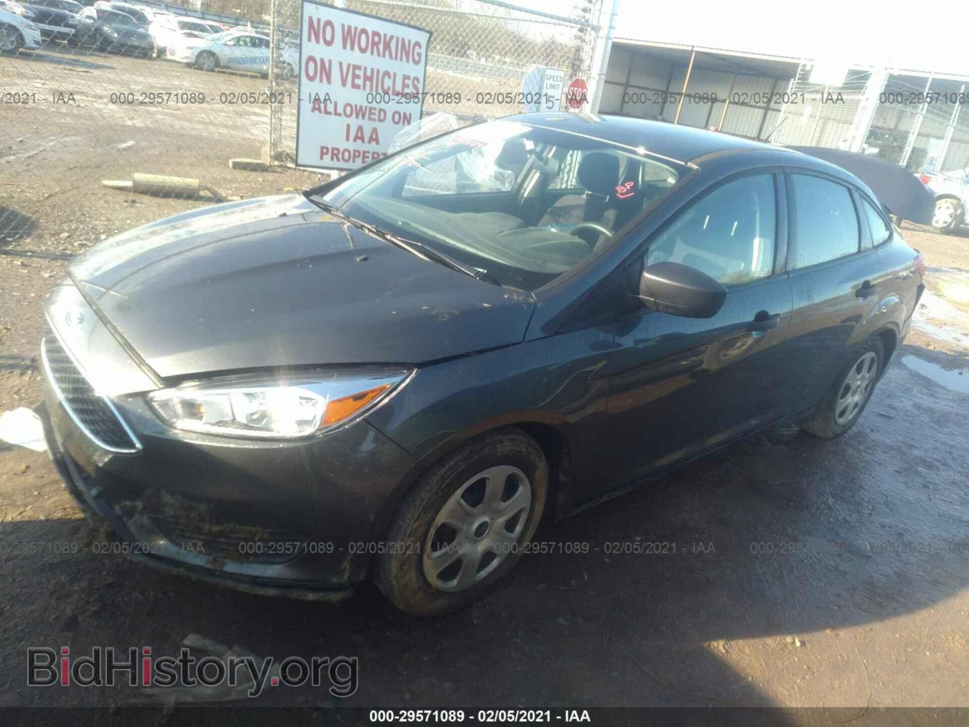 2017 FORD FOCUS - VIN: 1FADP3E24HL323895 - Photo 2
