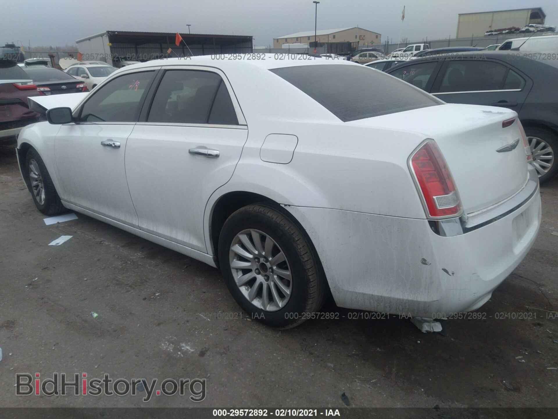 2013 CHRYSLER 300 - VIN: 2C3CCAAG3DH588410 - Фото 3