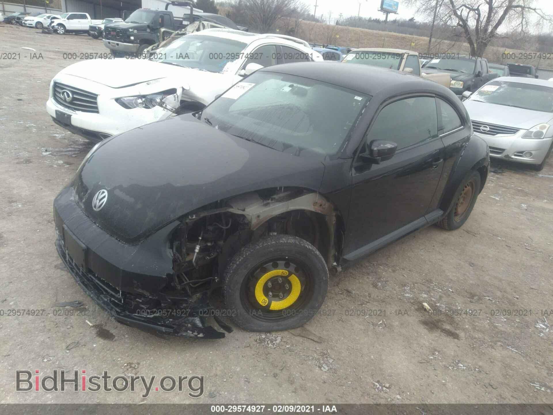 2012 VOLKSWAGEN BEETLE - VIN: 3VWFP7ATXCM646670 - Фото 2