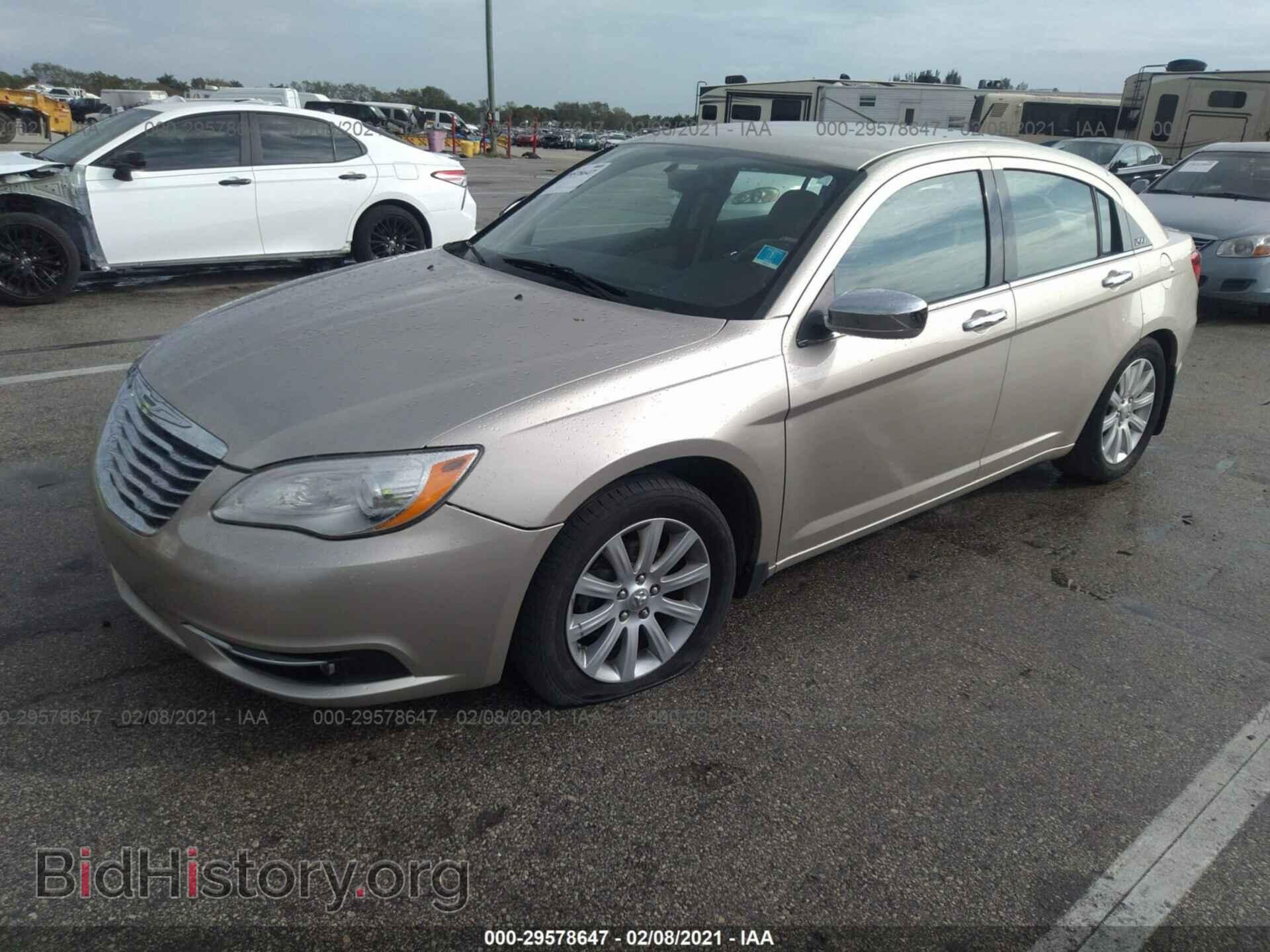 2013 CHRYSLER 200 - VIN: 1C3CCBCG5DN610112 - Фото 2