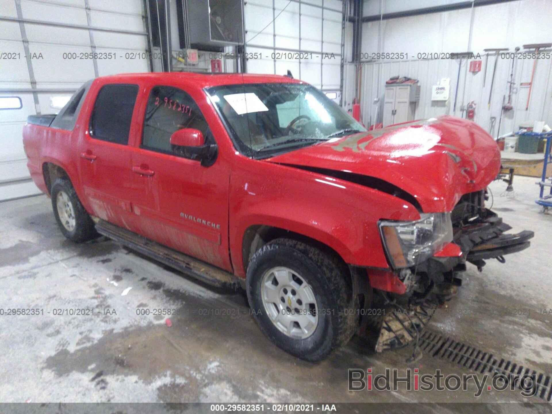 Photo 3GNVKFE04AG154114 - CHEVROLET AVALANCHE 2010