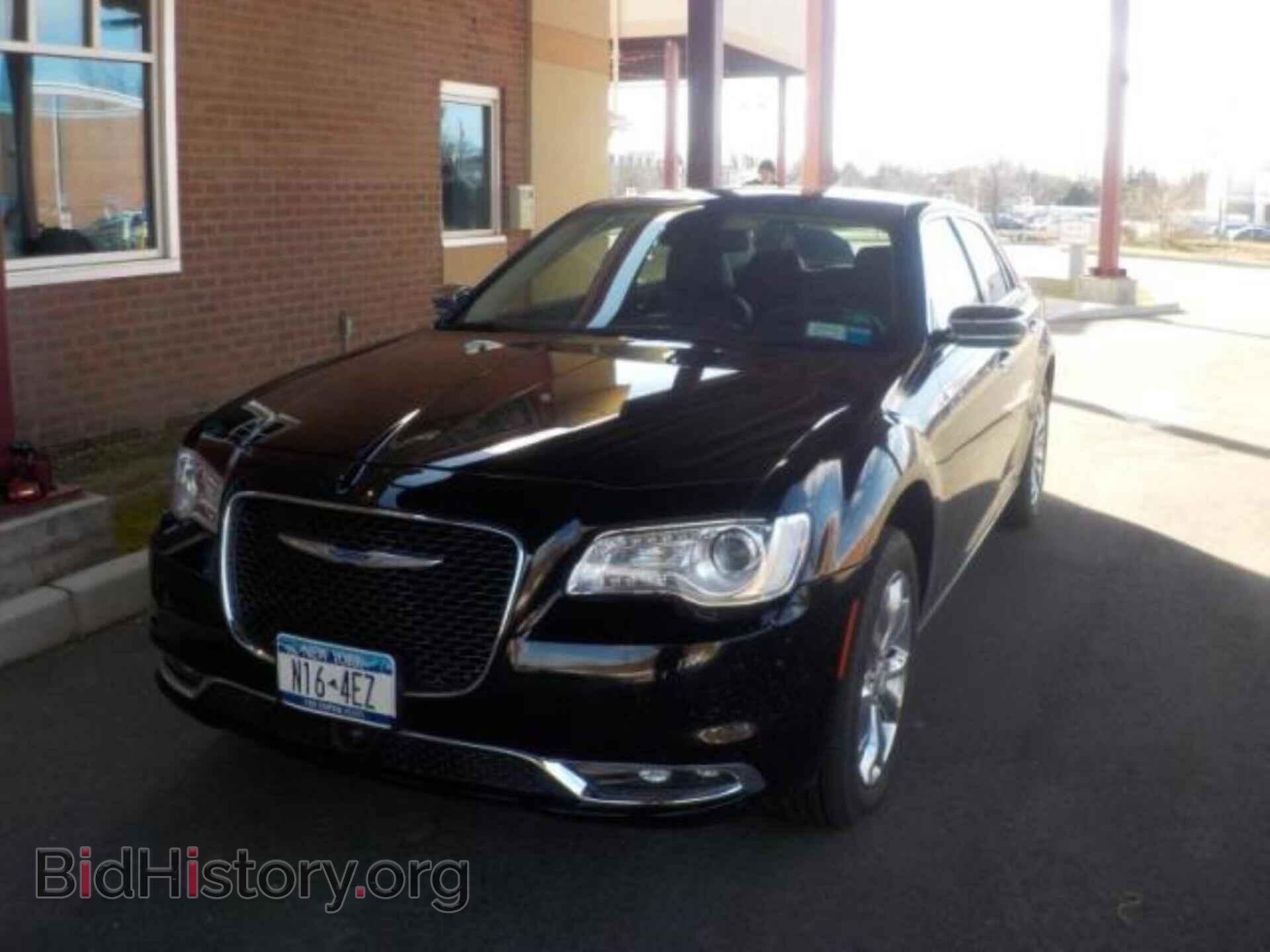 2017 CHRYSLER 300 - VIN: 2C3CCAKG0HH606916 - Фото 2