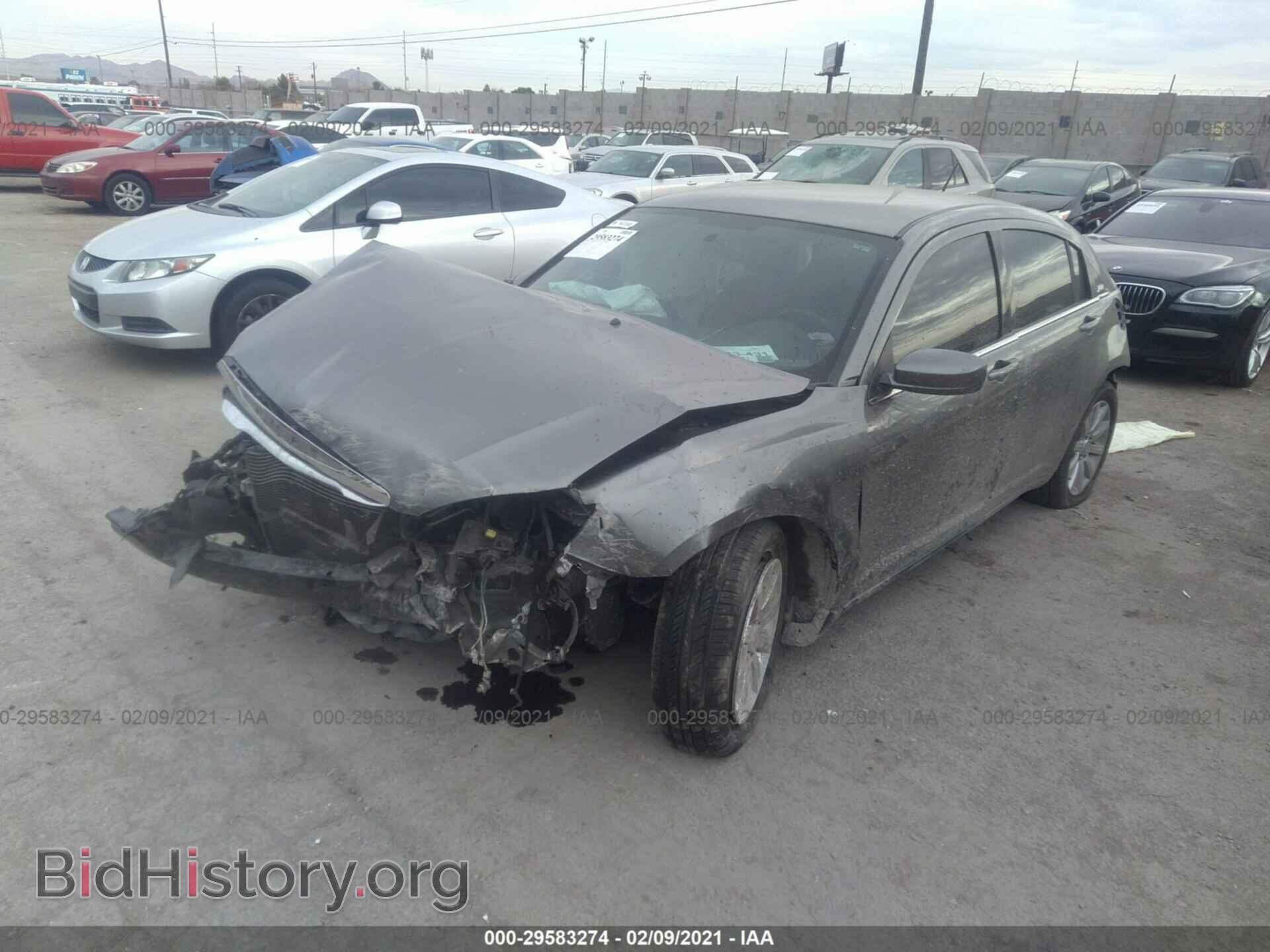 2012 CHRYSLER 200 - VIN: 1C3CCBBG4CN276106 - Фото 2