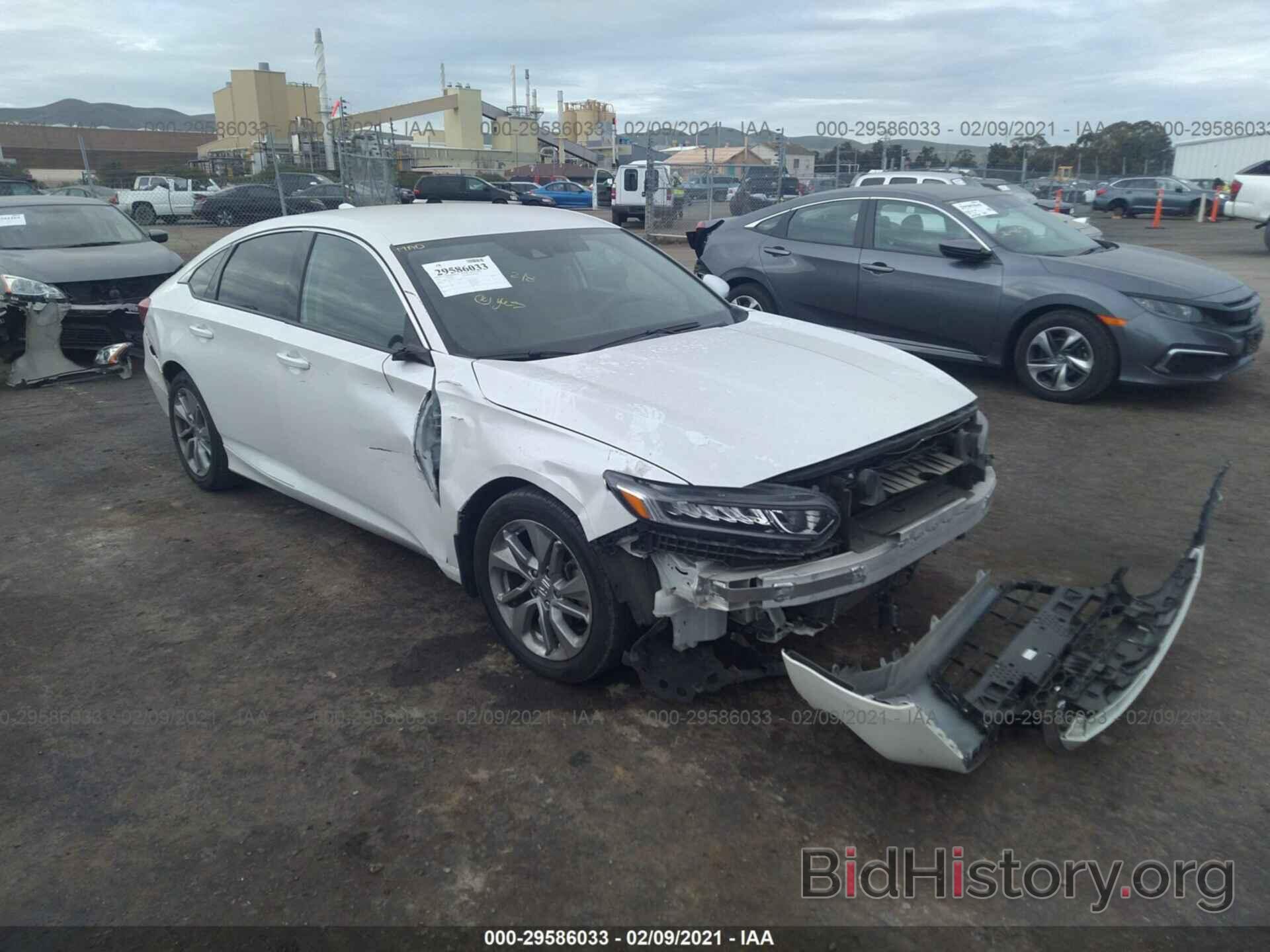 Photo 1HGCV1F17JA046748 - HONDA ACCORD SEDAN 2018