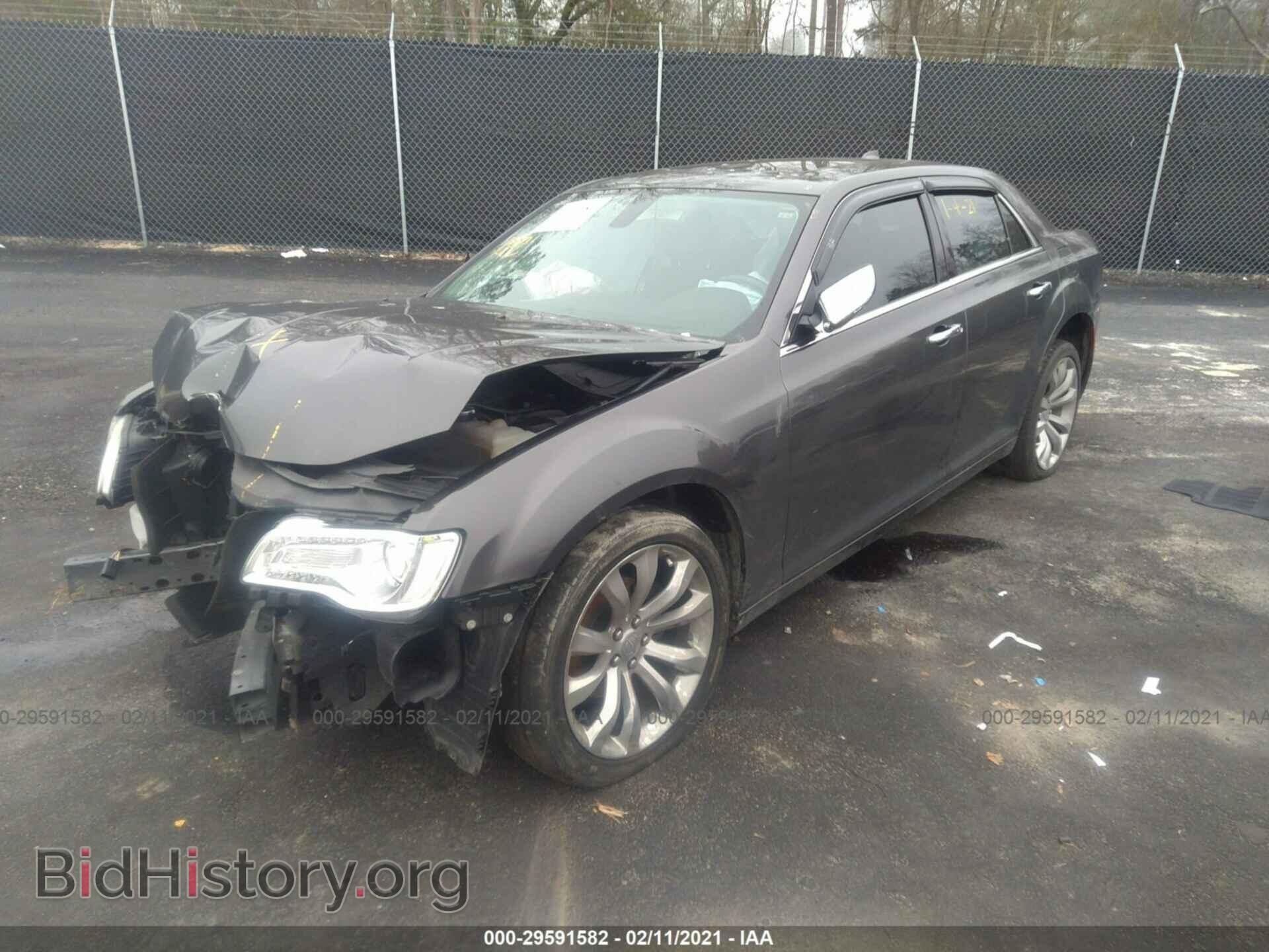 2019 CHRYSLER 300 - VIN: 2C3CCAEG6KH555554 - Фото 2