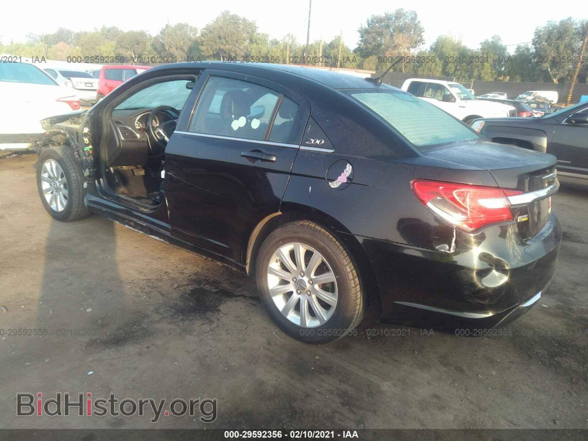 2013 CHRYSLER 200 - VIN: 1C3CCBBG8DN532040 - Фото 3