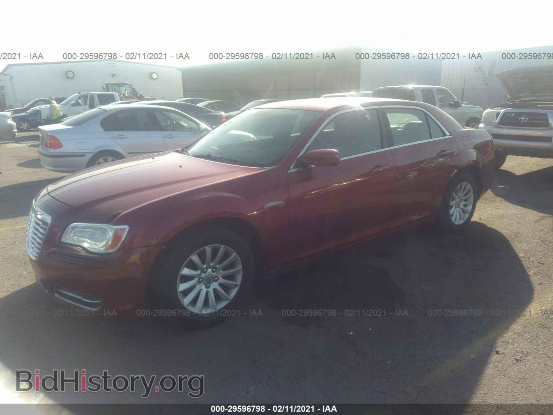 2014 CHRYSLER 300 - VIN: 2C3CCAAG0EH168007 - Фото 2