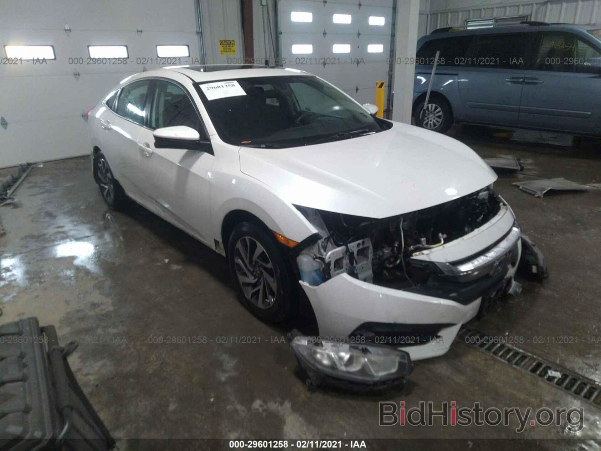 Photo 19XFC2F74JE034050 - HONDA CIVIC SEDAN 2018