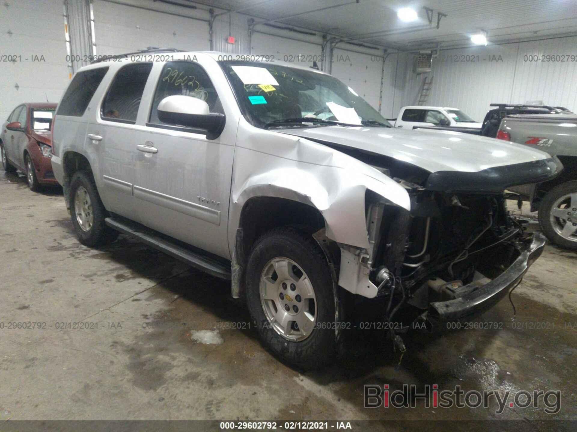 Photo 1GNSKBE01BR308209 - CHEVROLET TAHOE 2011