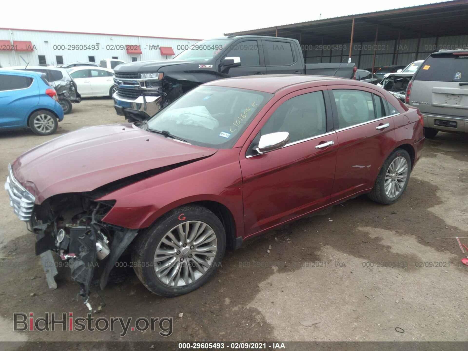 2011 CHRYSLER 200 - VIN: 1C3BC2FG8BN504791 - Фото 2