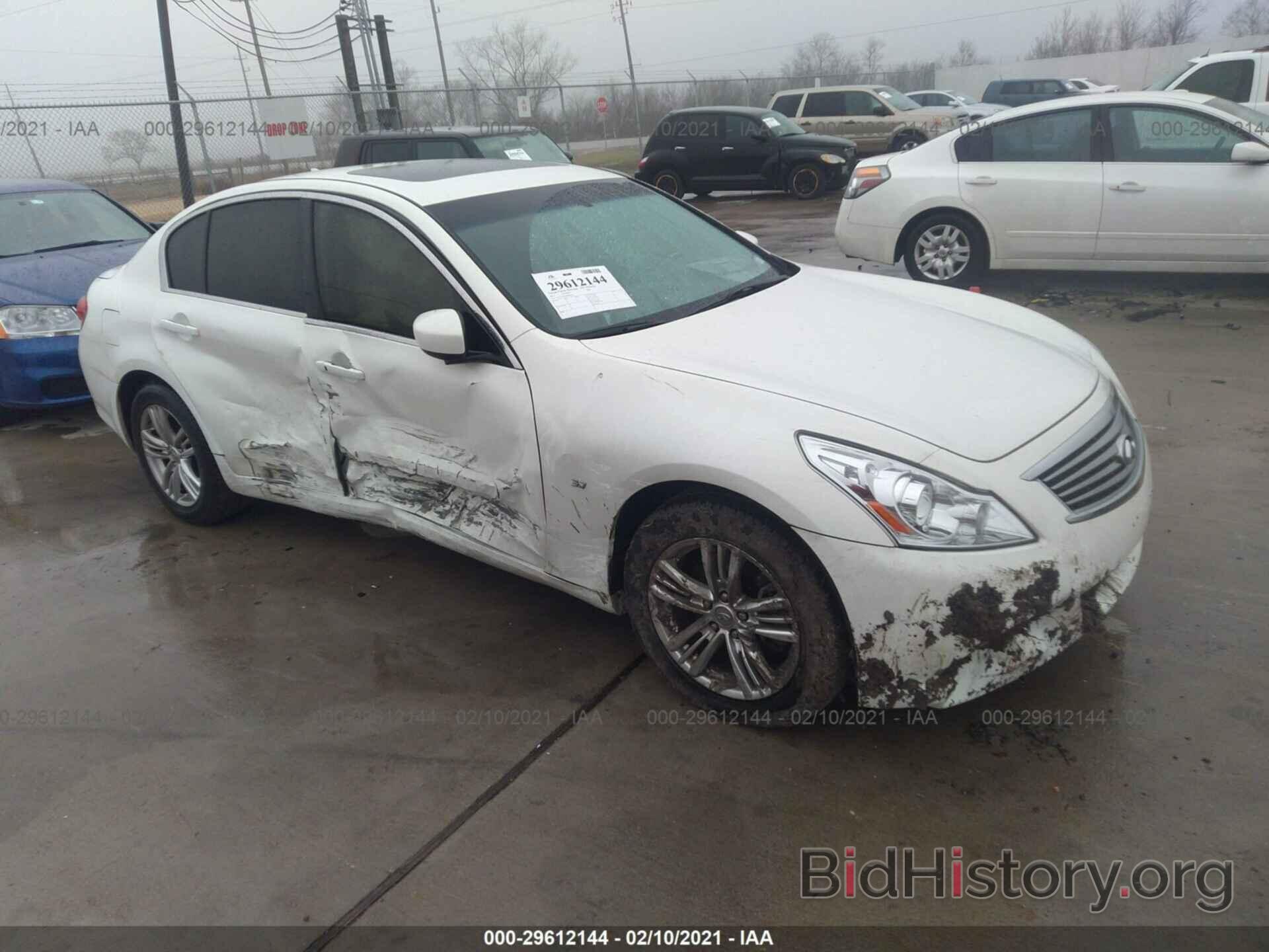 Photo JN1CV6AR6FM651121 - INFINITI Q40 2015