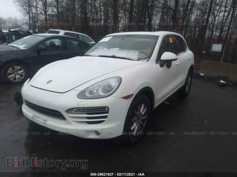 2011 Porsche CAYENNE (VIN WP1AA2A25BLA03702) — photo 2 of 11