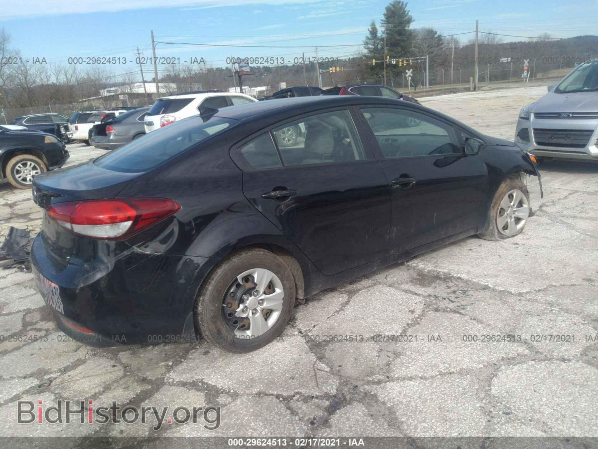 2017 KIA FORTE - VIN: 3KPFK4A75HE058096 - Photo 4