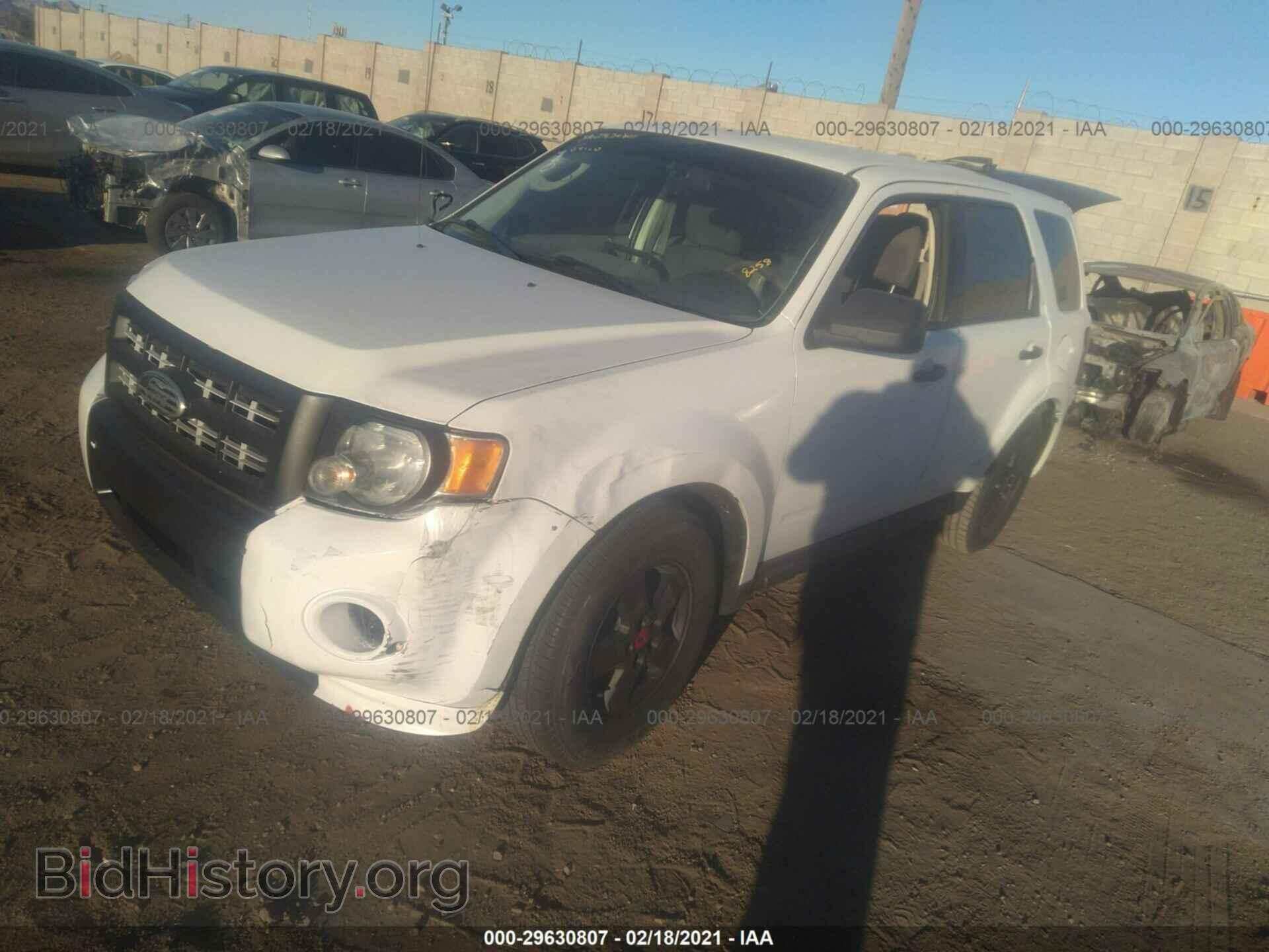 2011 FORD ESCAPE - VIN: 1FMCU0C78BKA62940 - Фото 2
