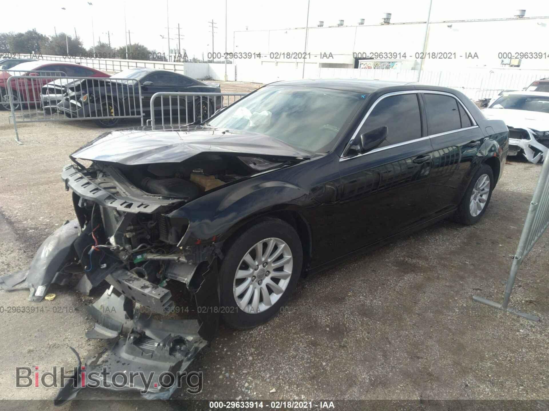 2013 CHRYSLER 300 - VIN: 2C3CCAAG9DH520564 - Фото 2