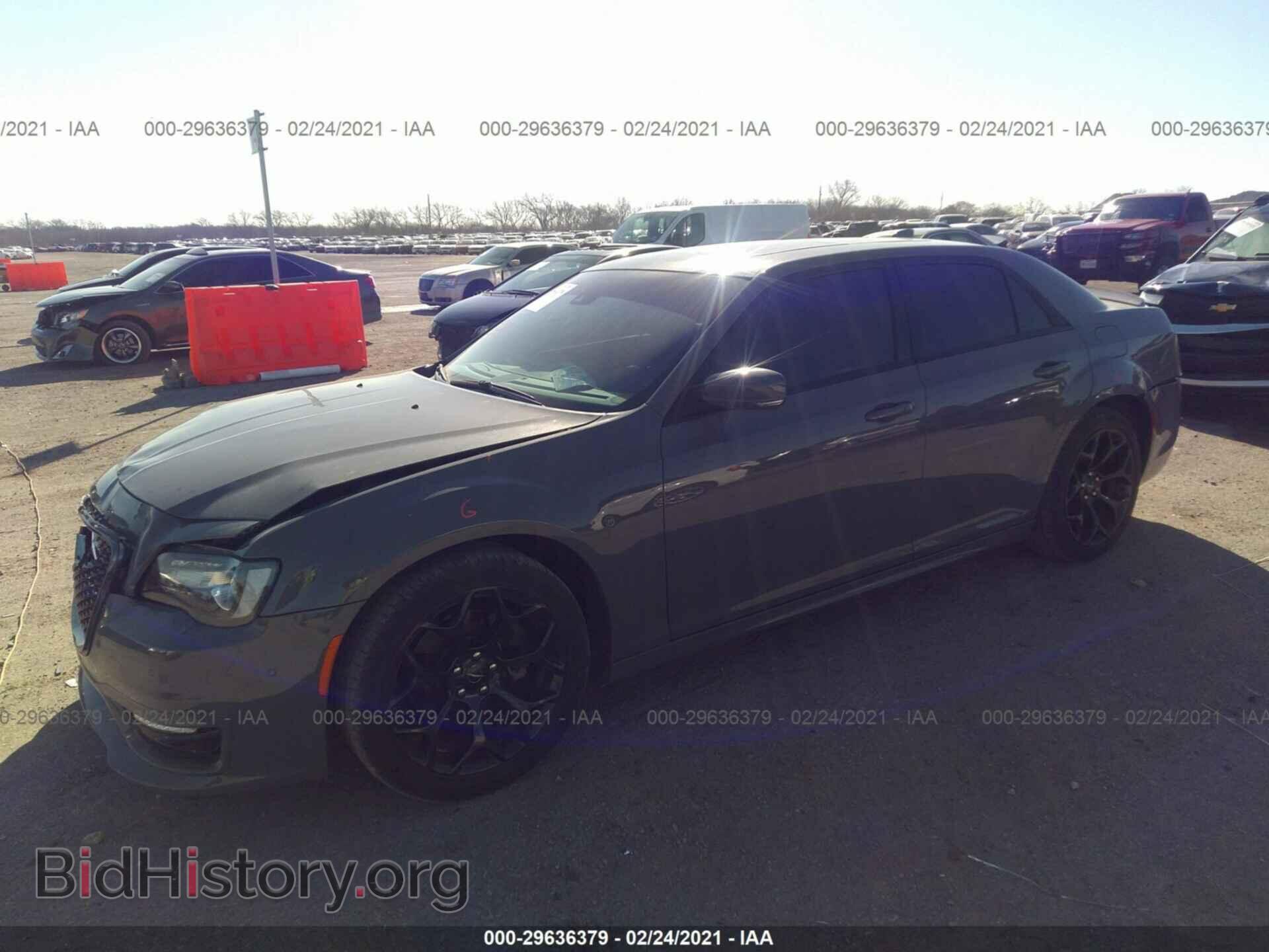 2019 CHRYSLER 300 - VIN: 2C3CCABT5KH722942 - Фото 2