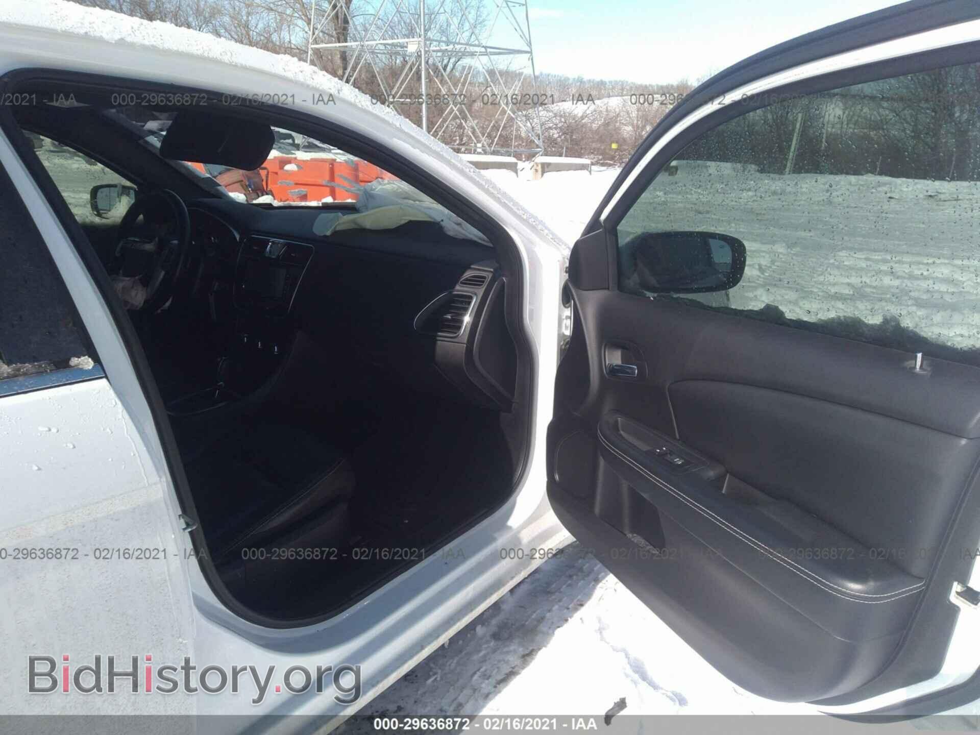 2011 CHRYSLER 200 - VIN: 1C3BC2FB3BN571870 - Photo 5