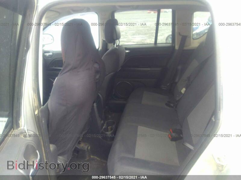 2011 Jeep COMPASS (VIN 1J4NT1FA5BD288901) — фото 8 из 11
